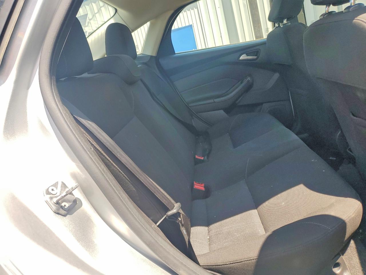 2015 Ford Focus Se Gray vin: 1FADP3F29FL205613