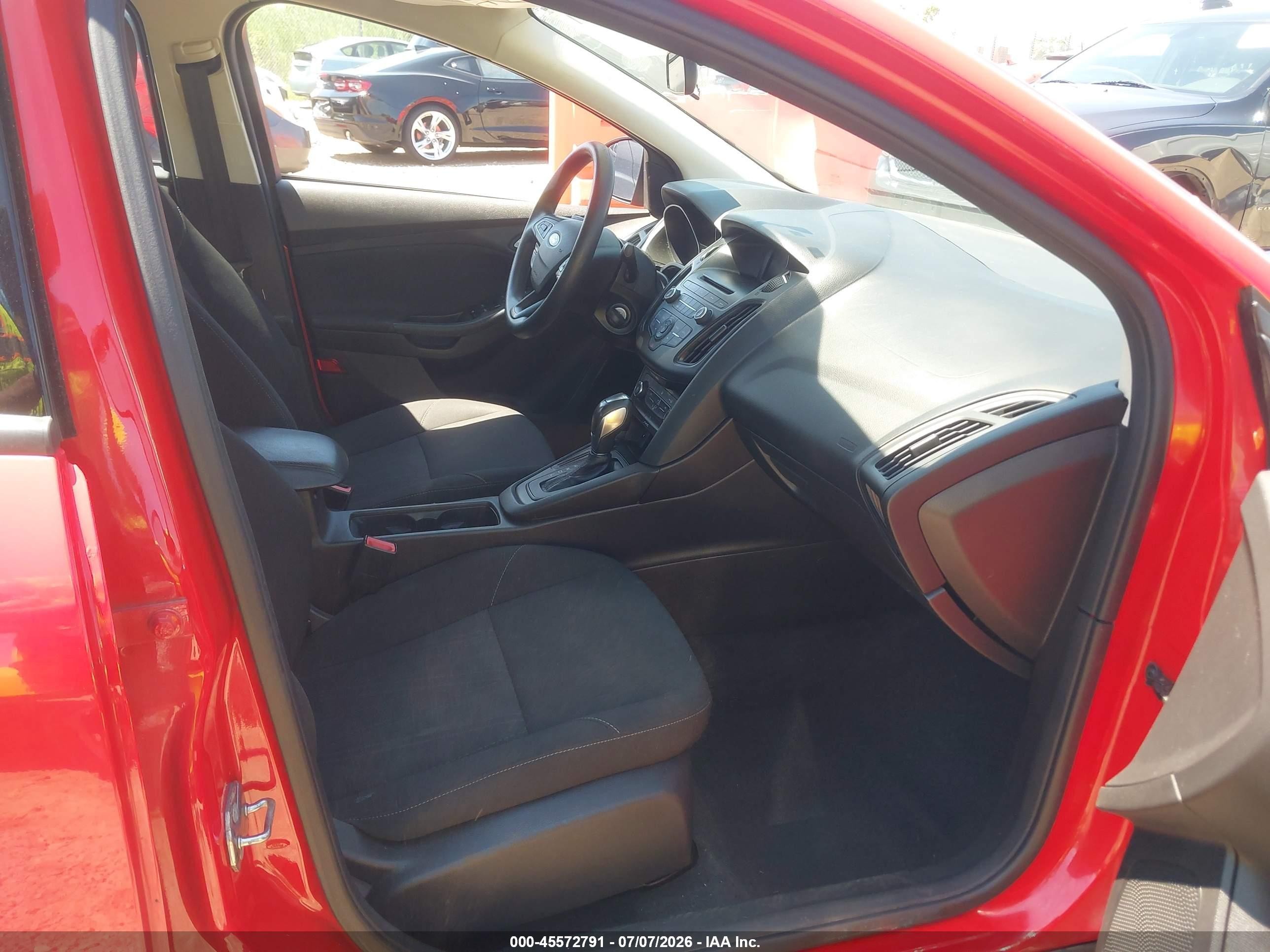 2015 Ford Focus Se Red vin: 1FADP3F29FL205840
