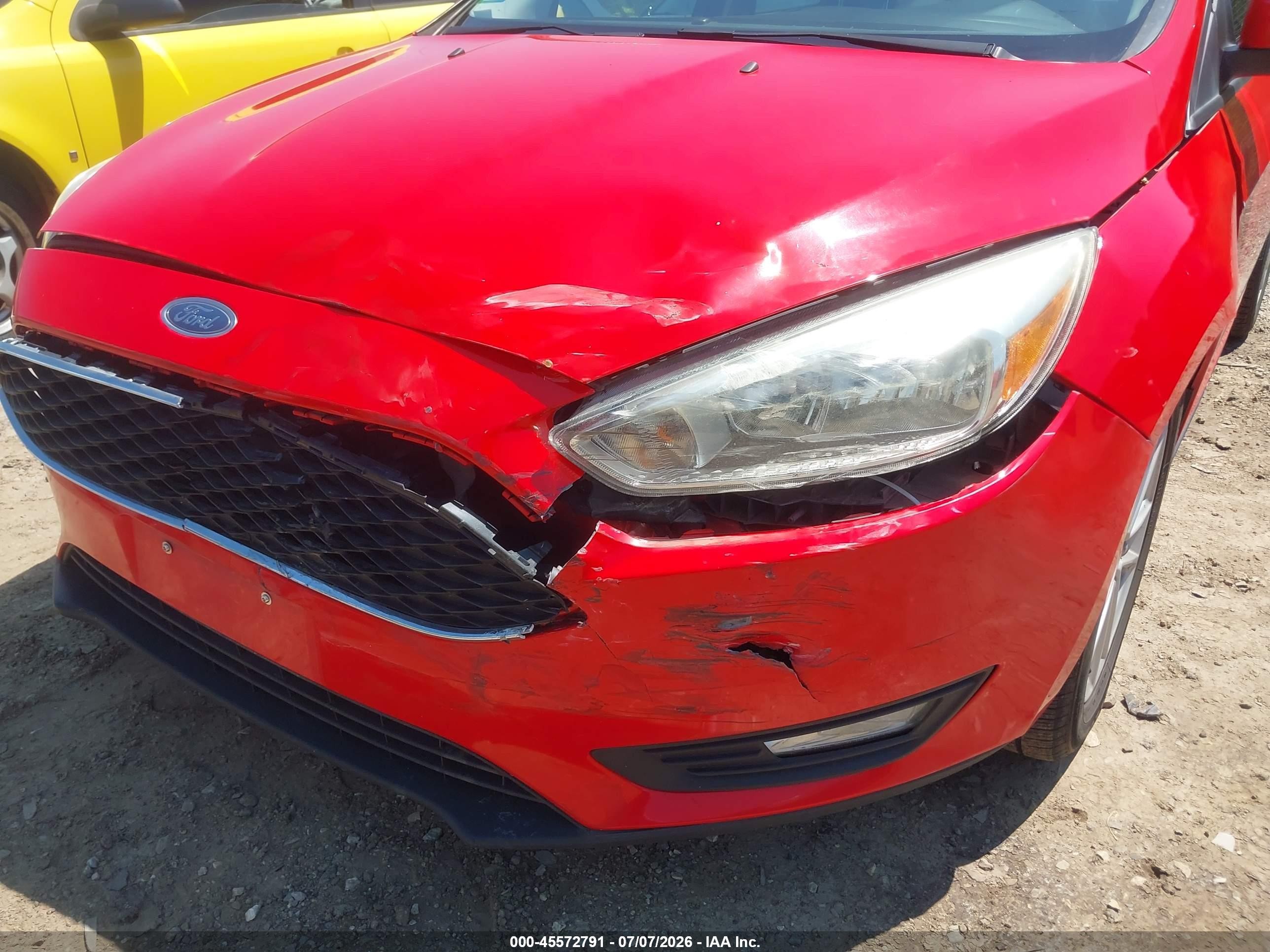 2015 Ford Focus Se Red vin: 1FADP3F29FL205840