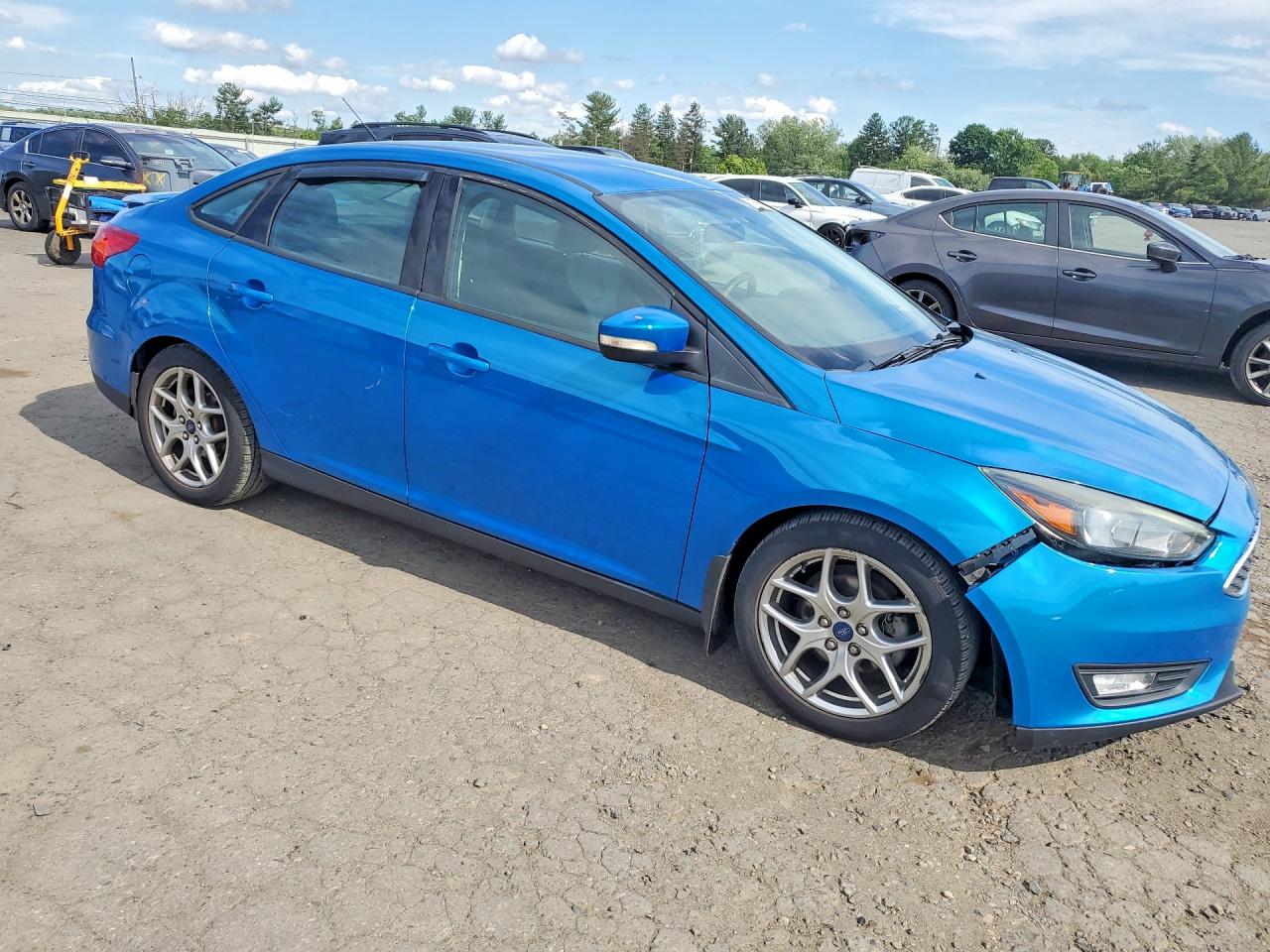 2015 Ford Focus Se Blue vin: 1FADP3F29FL229359