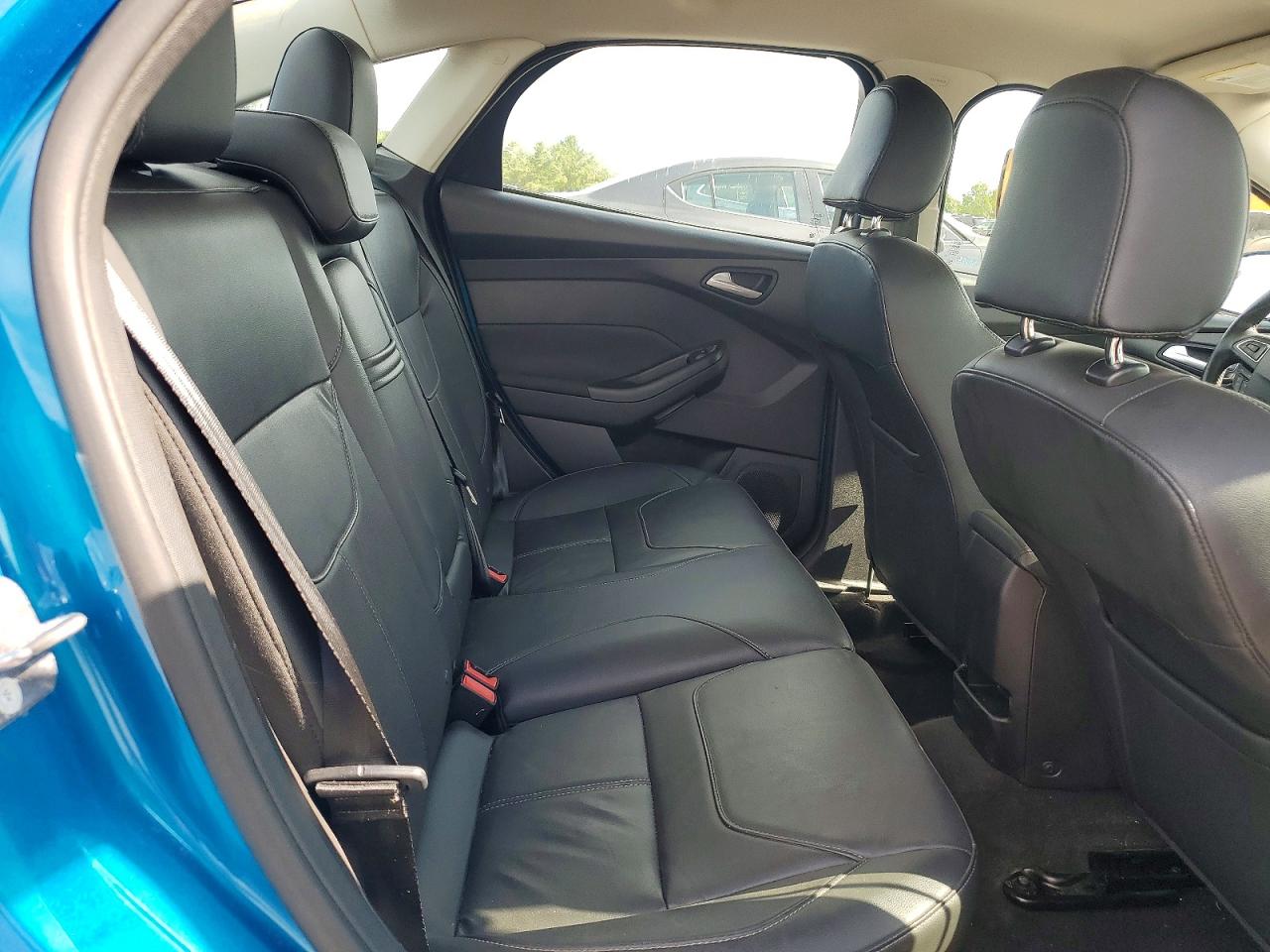 2015 Ford Focus Se Blue vin: 1FADP3F29FL229359