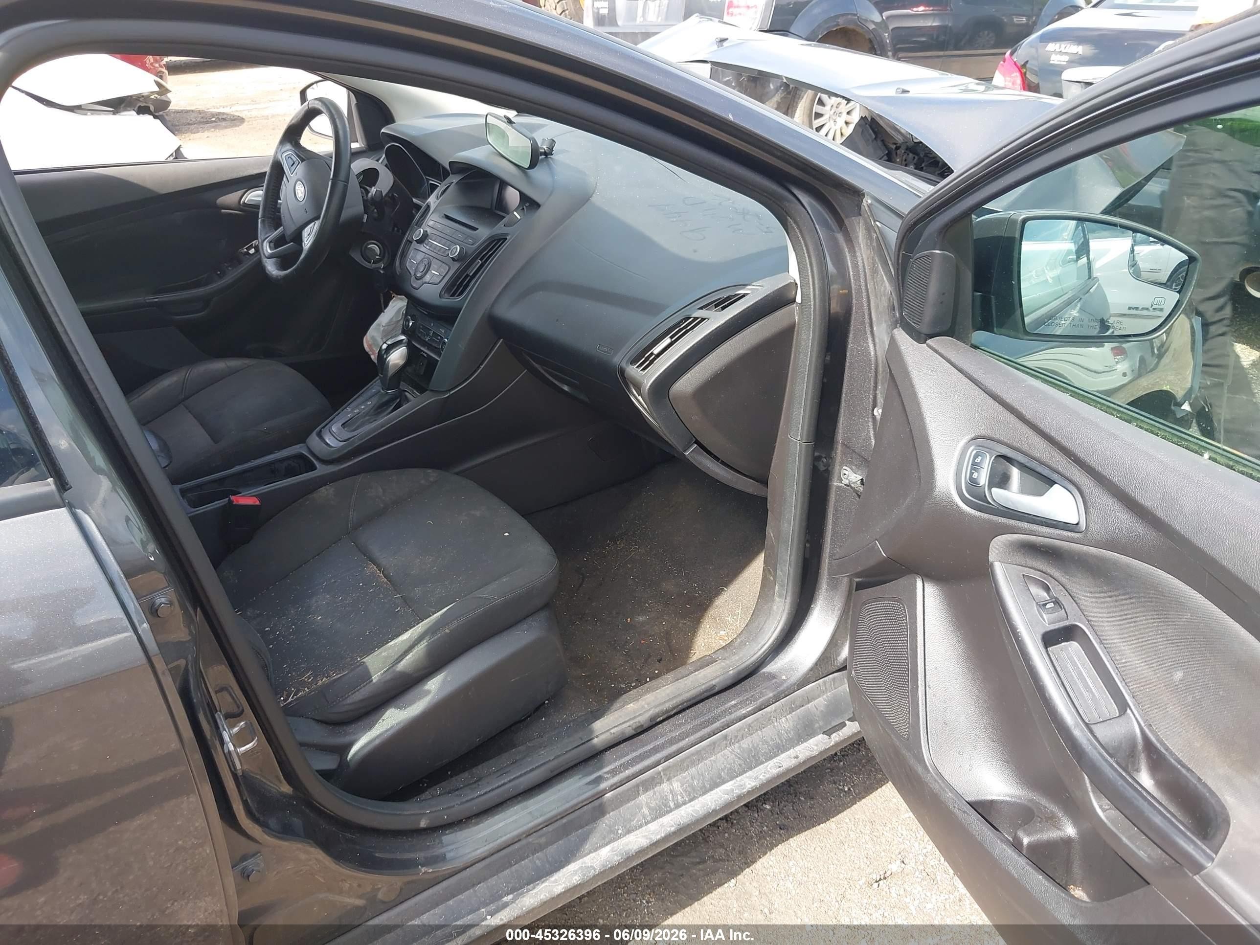 2015 Ford Focus Se Gray vin: 1FADP3F29FL239339
