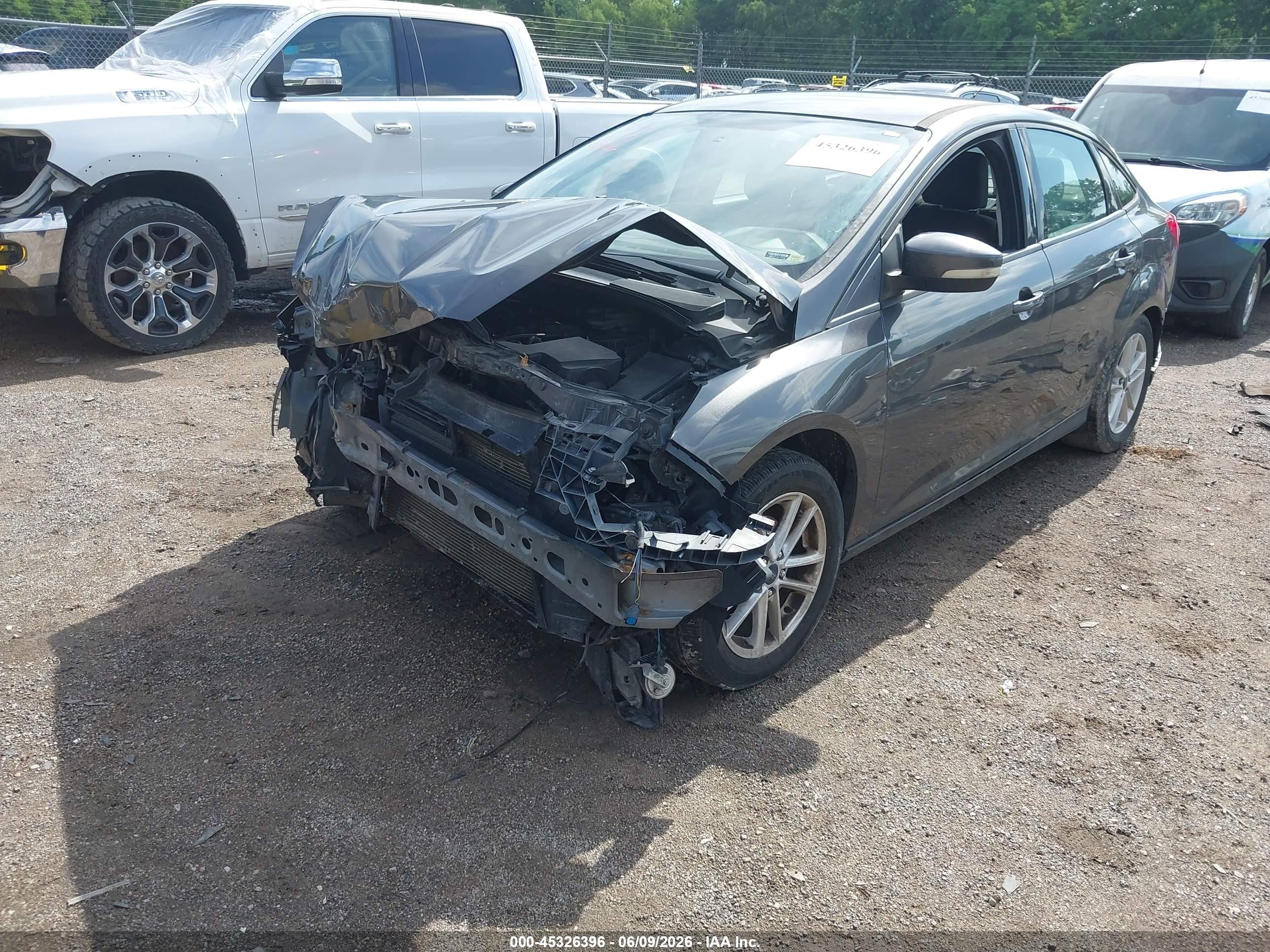 2015 Ford Focus Se Gray vin: 1FADP3F29FL239339