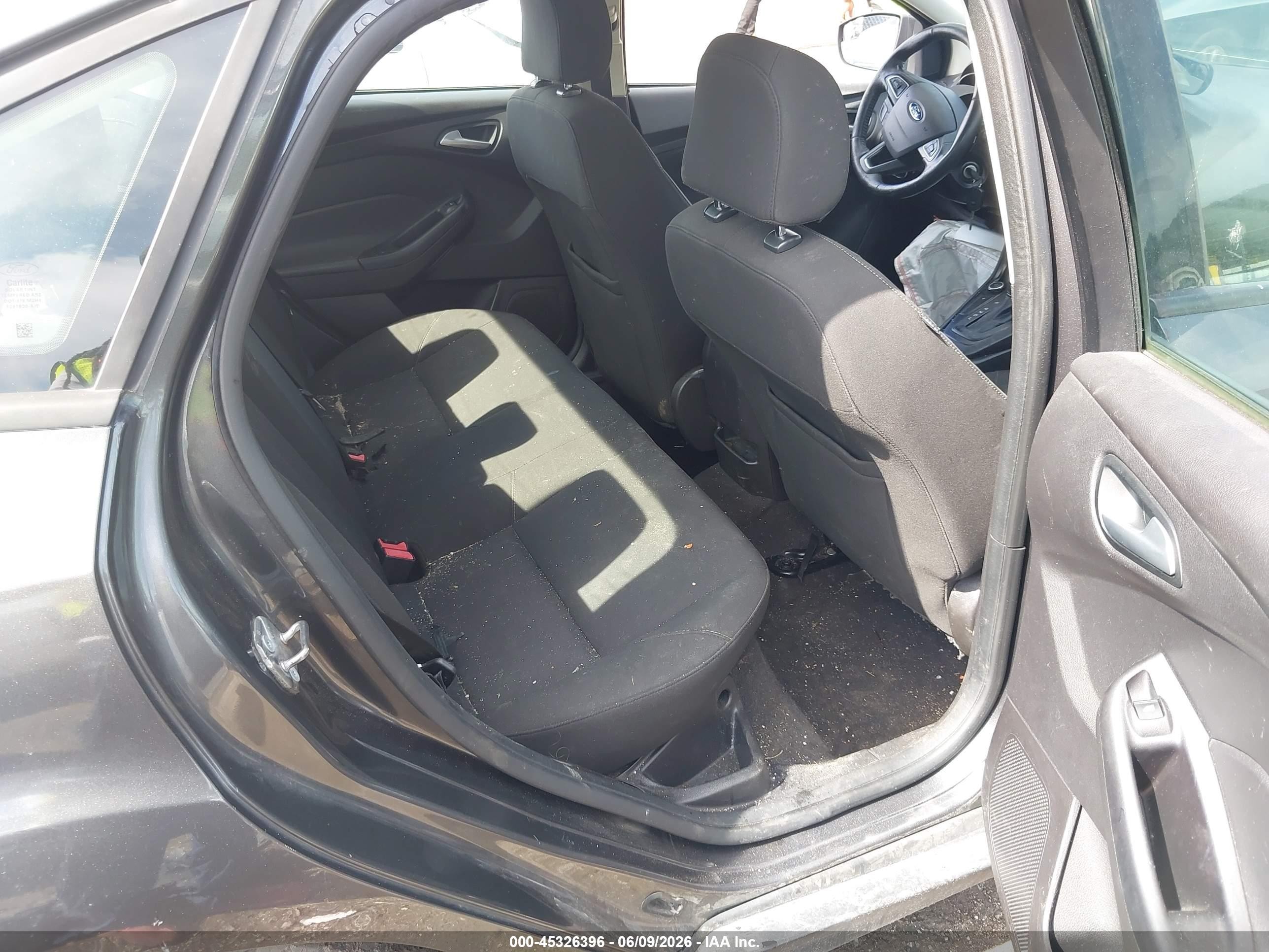 2015 Ford Focus Se Gray vin: 1FADP3F29FL239339