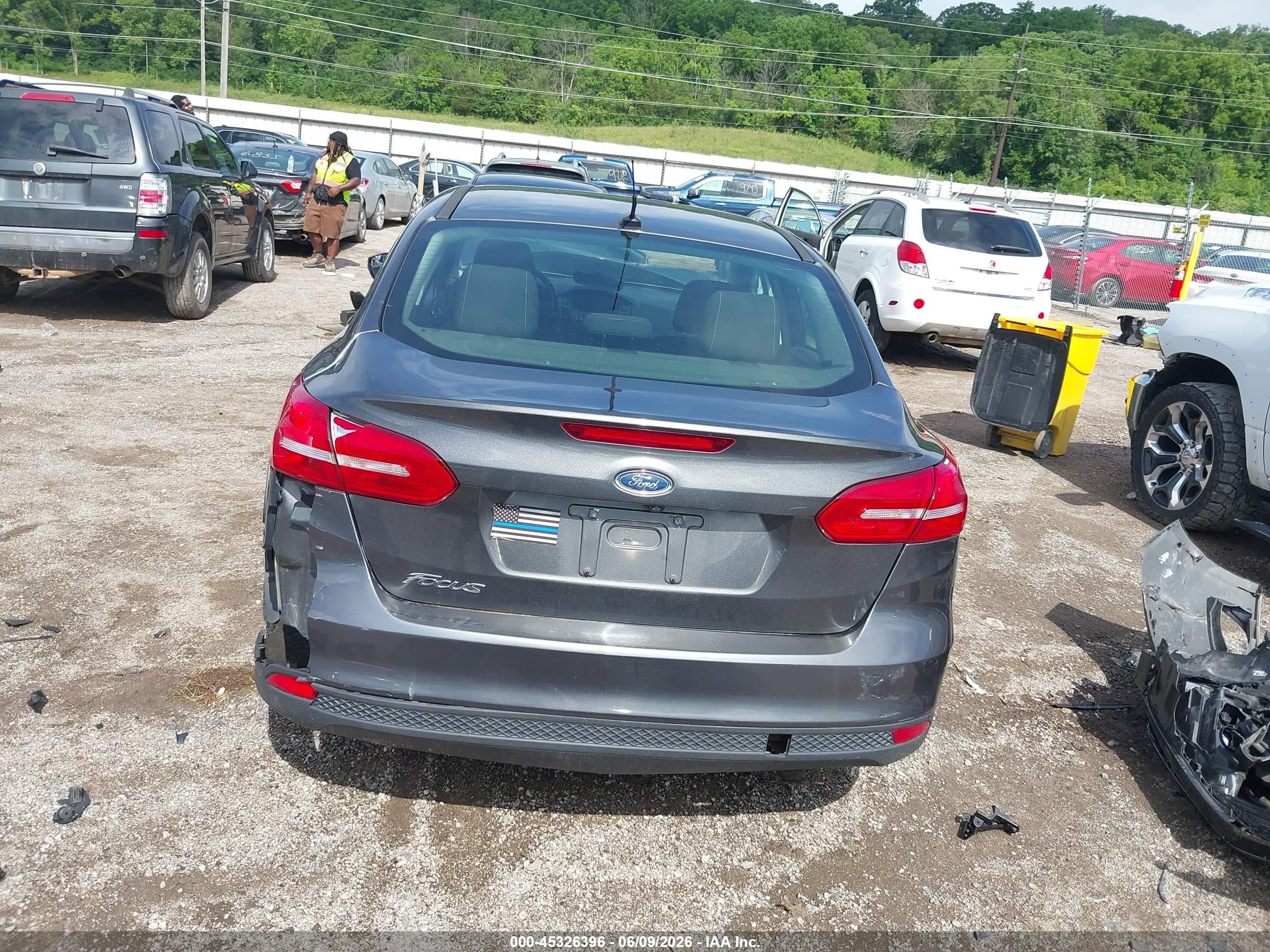 2015 Ford Focus Se Gray vin: 1FADP3F29FL239339