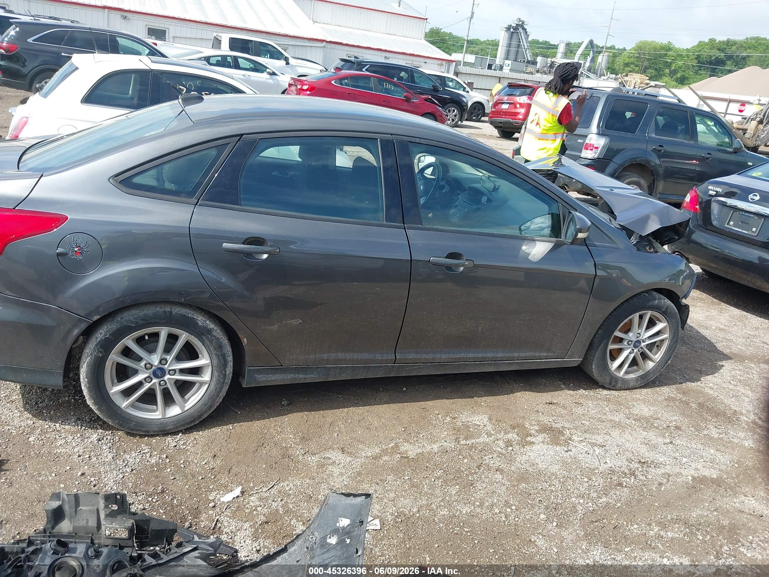 2015 Ford Focus Se Gray vin: 1FADP3F29FL239339