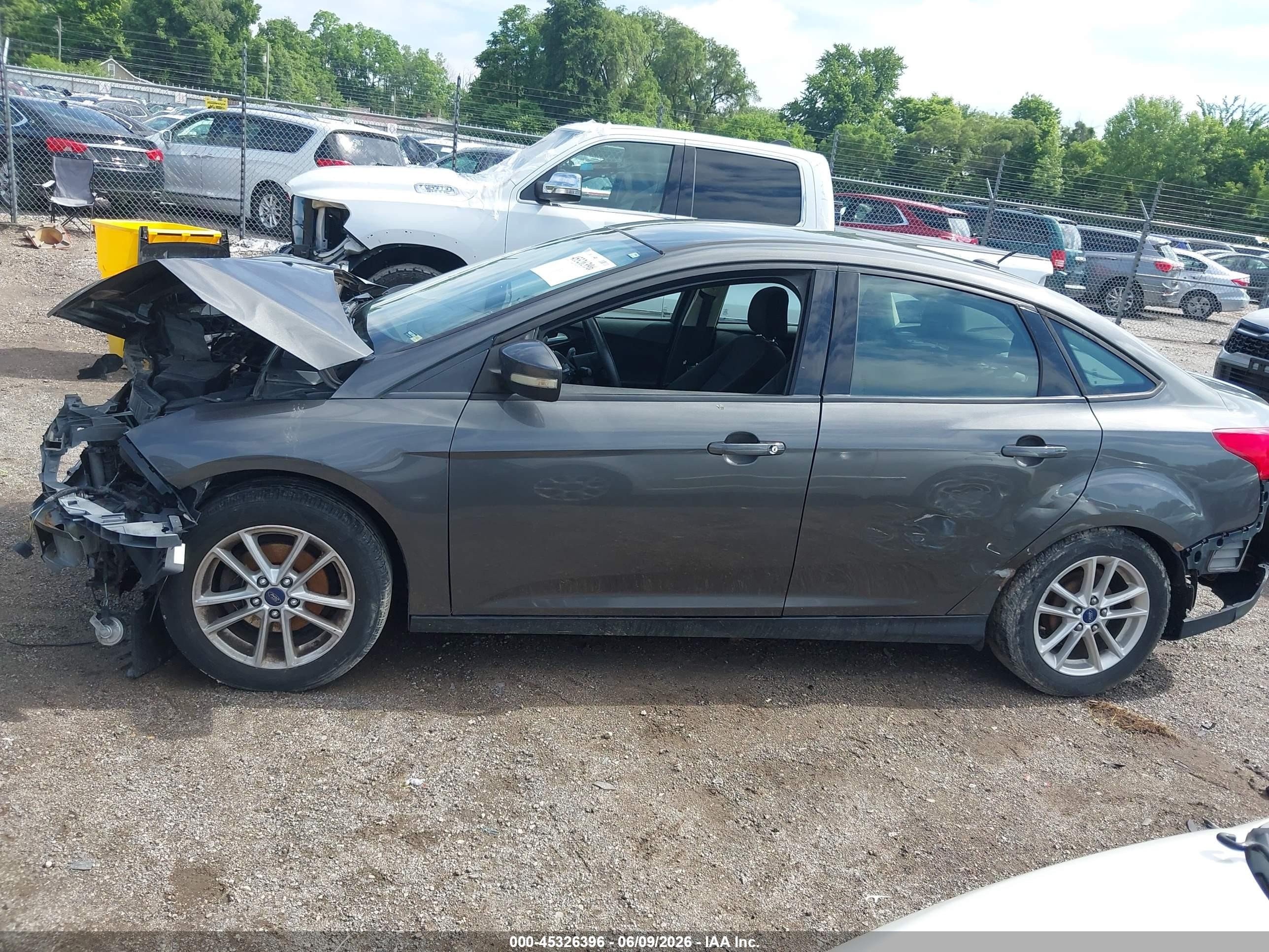 2015 Ford Focus Se Gray vin: 1FADP3F29FL239339