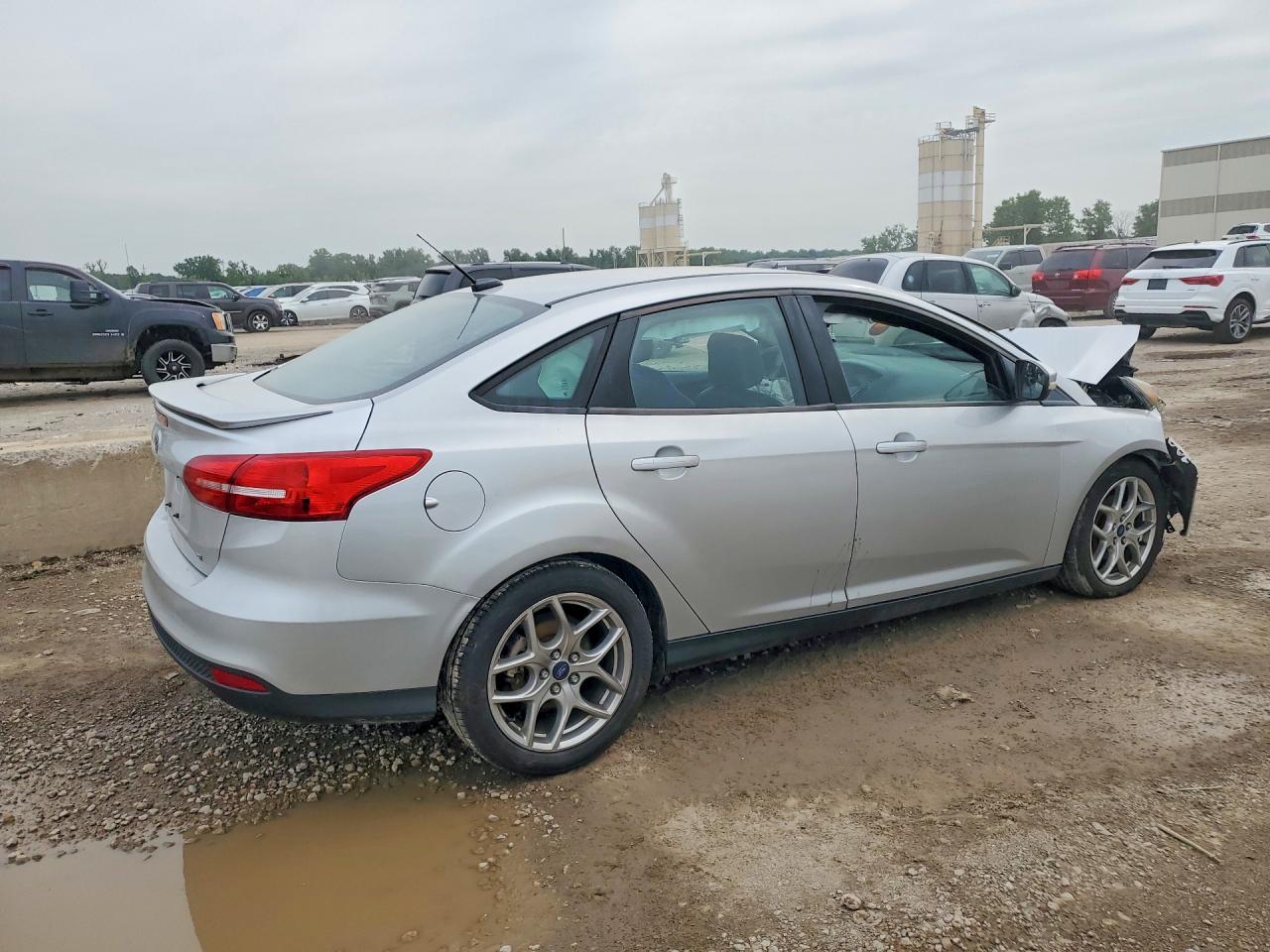 2015 Ford Focus Se Silver vin: 1FADP3F29FL256707