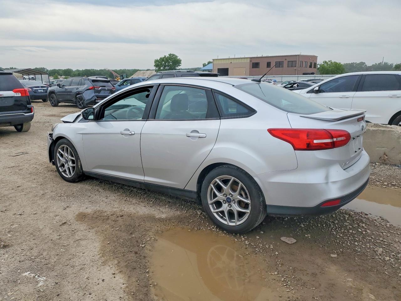 2015 Ford Focus Se Silver vin: 1FADP3F29FL256707