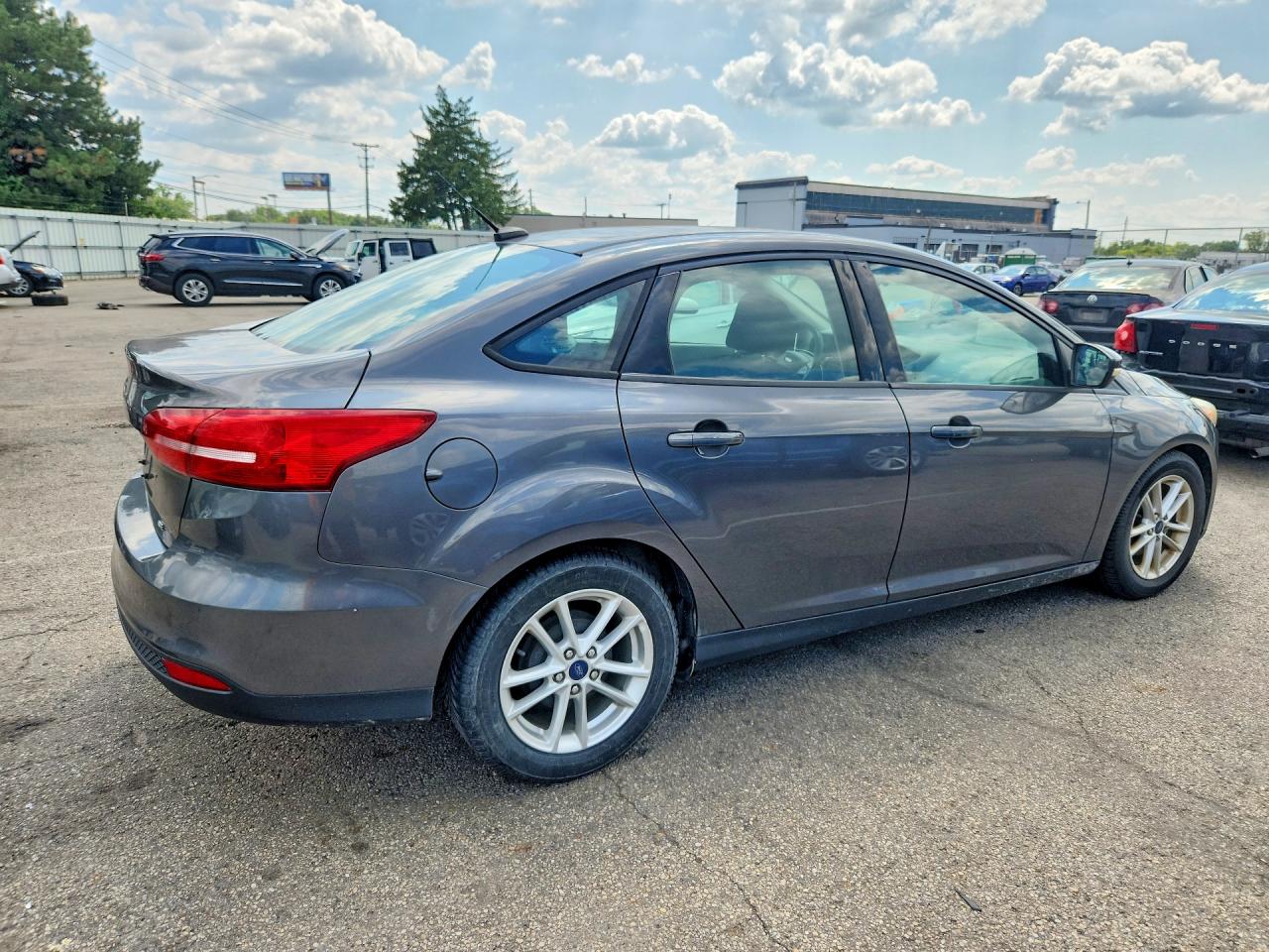 2015 Ford Focus Se Gray vin: 1FADP3F29FL270185