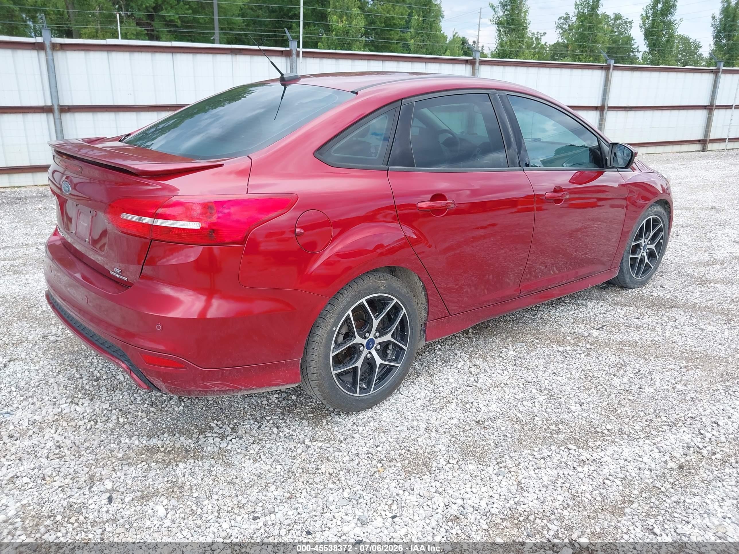 2015 Ford Focus Se Red vin: 1FADP3F29FL323869