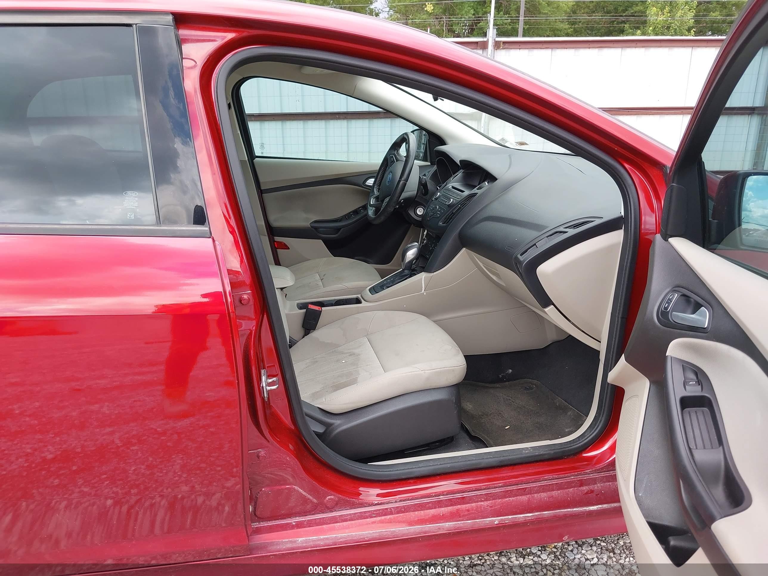 2015 Ford Focus Se Red vin: 1FADP3F29FL323869