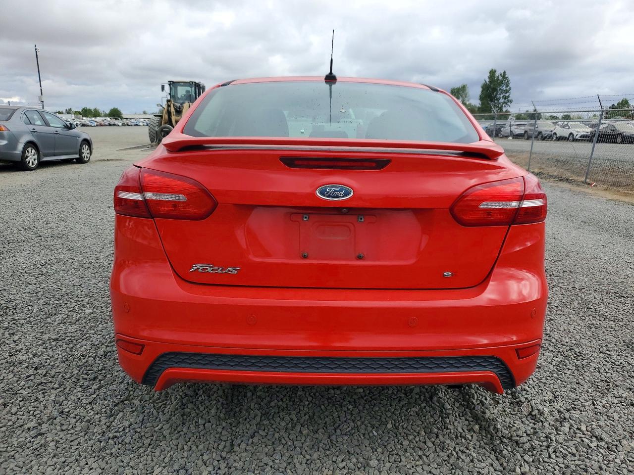 2015 Ford Focus Se Red vin: 1FADP3F29FL349405