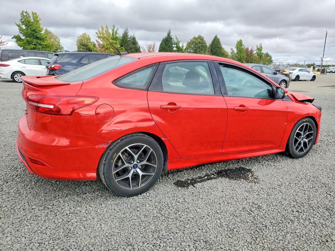 2015 Ford Focus Se Red vin: 1FADP3F29FL349405