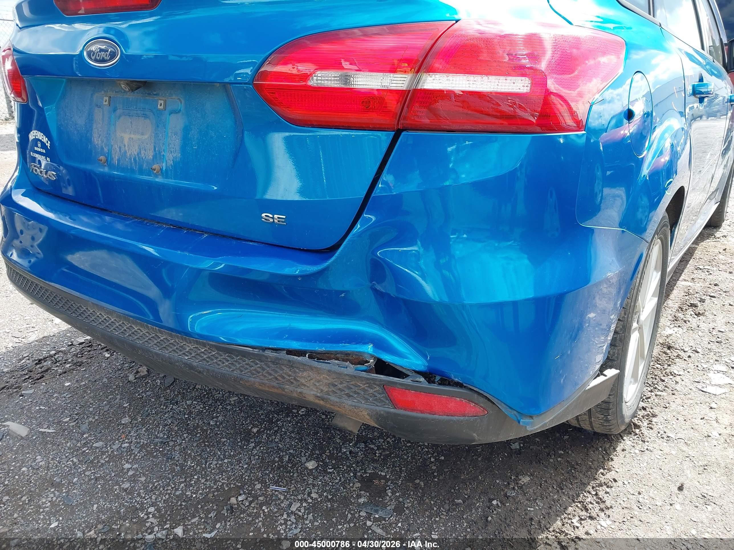 2015 Ford Focus Se Blue vin: 1FADP3F29FL381478