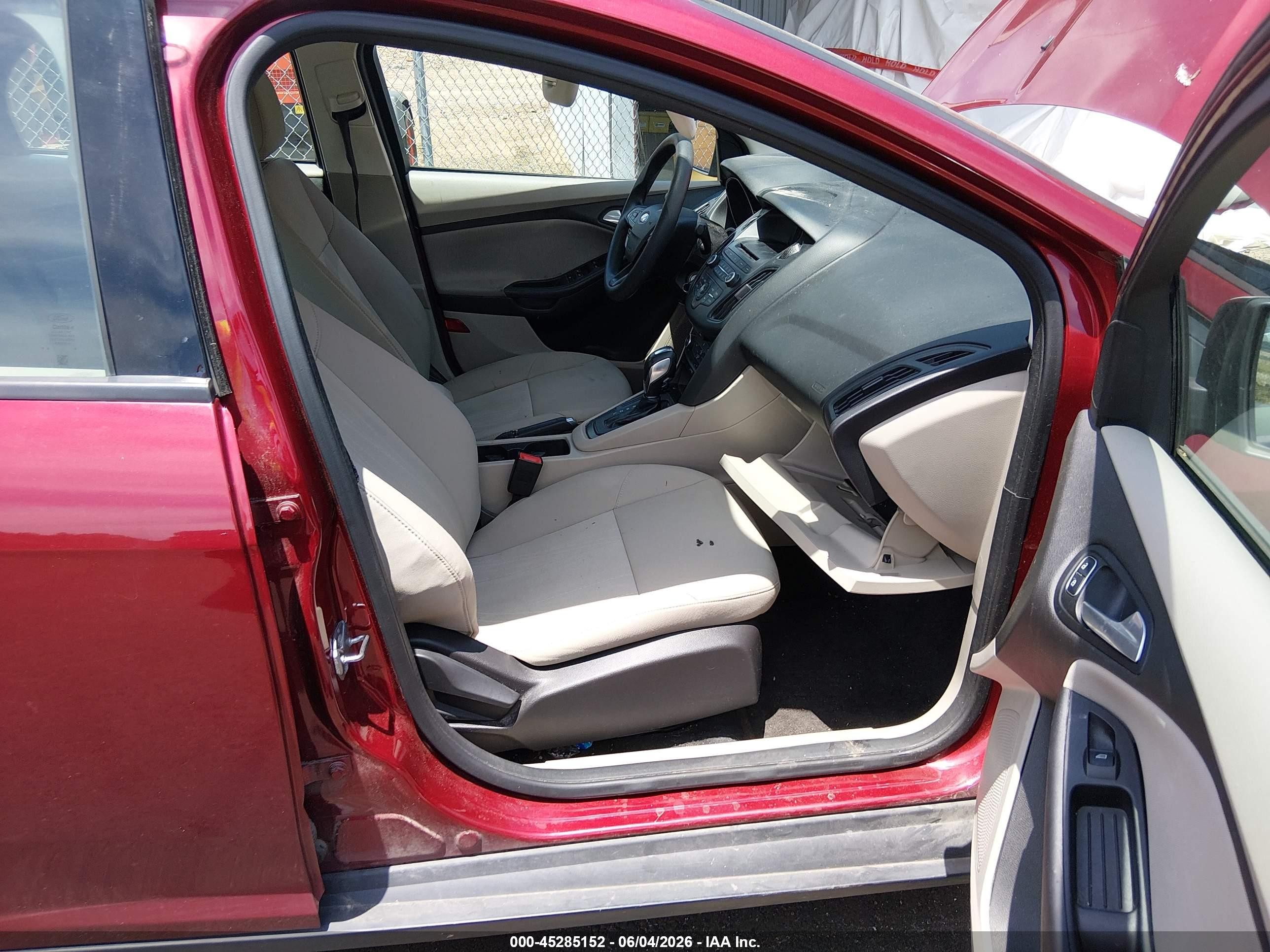 2016 Ford Focus Se Red vin: 1FADP3F29GL249712