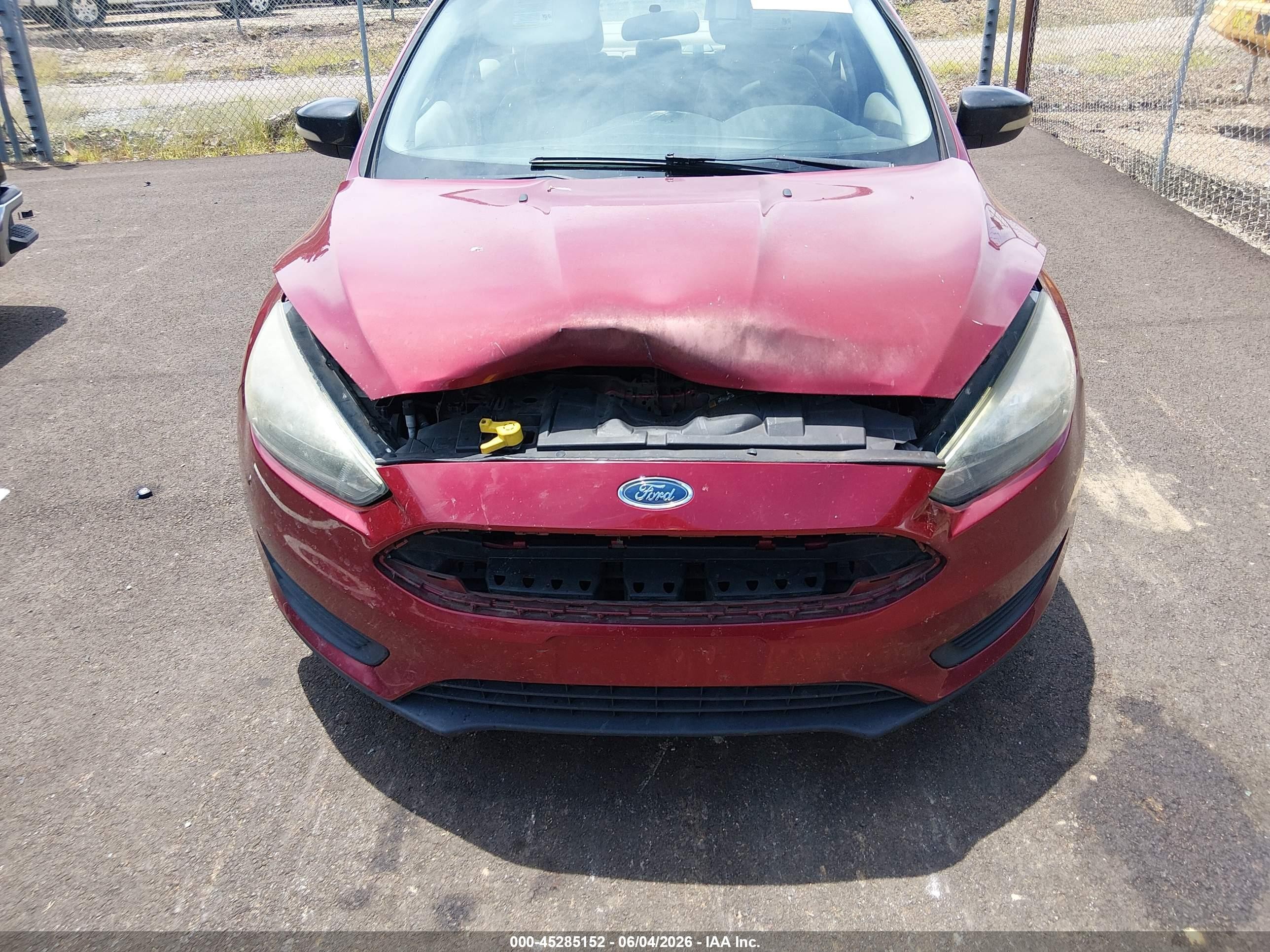 2016 Ford Focus Se Red vin: 1FADP3F29GL249712