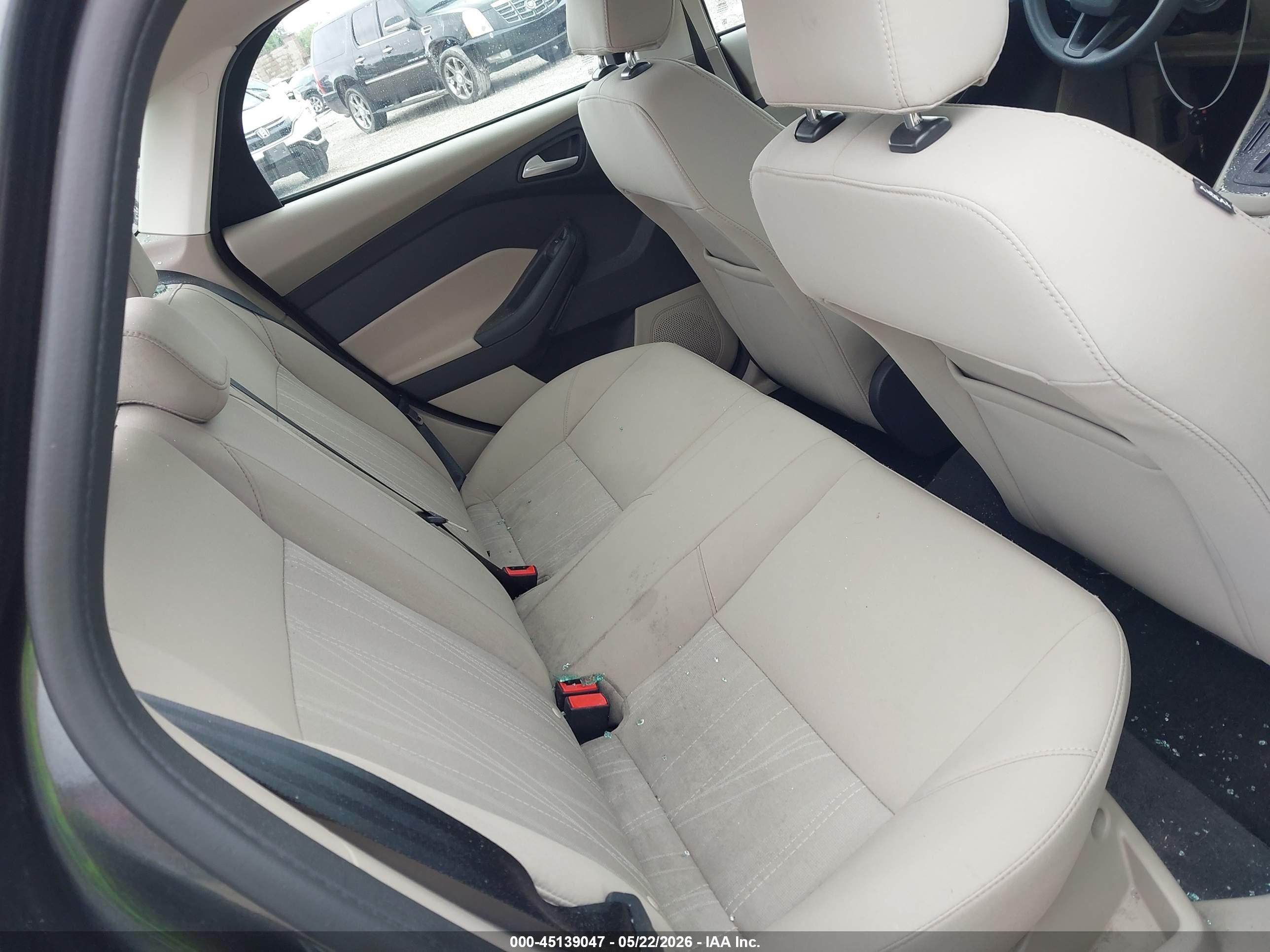 2016 Ford Focus Se Серый vin: 1FADP3F29GL374743