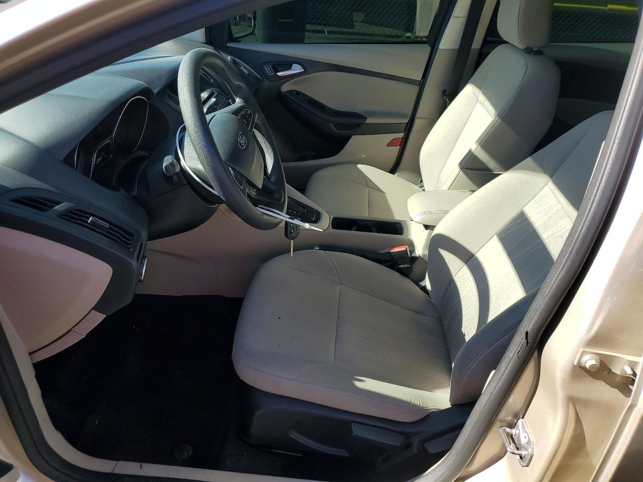 2017 Ford Focus Se Gold vin: 1FADP3F29HL343008