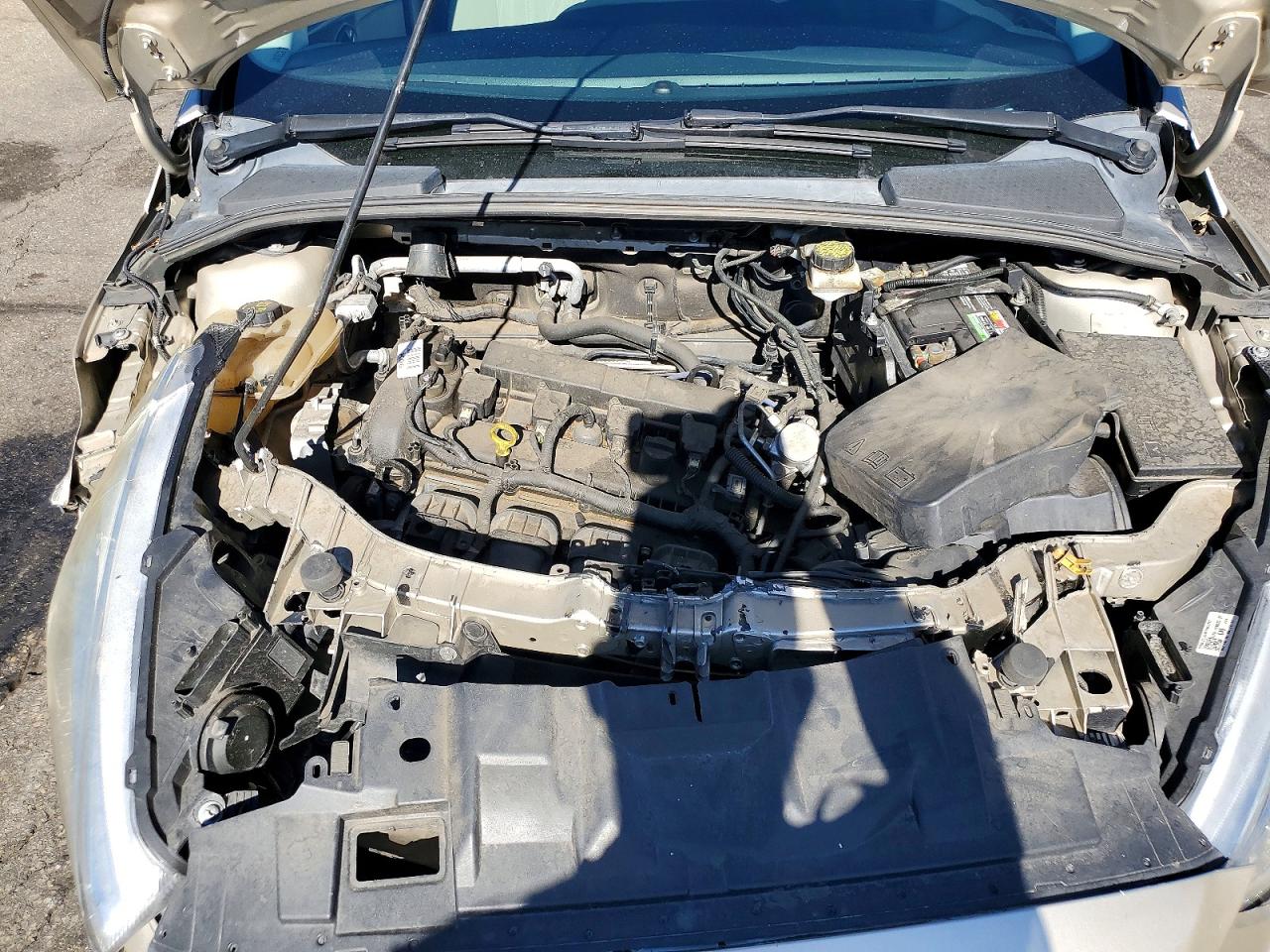 2017 Ford Focus Se Gold vin: 1FADP3F29HL343008