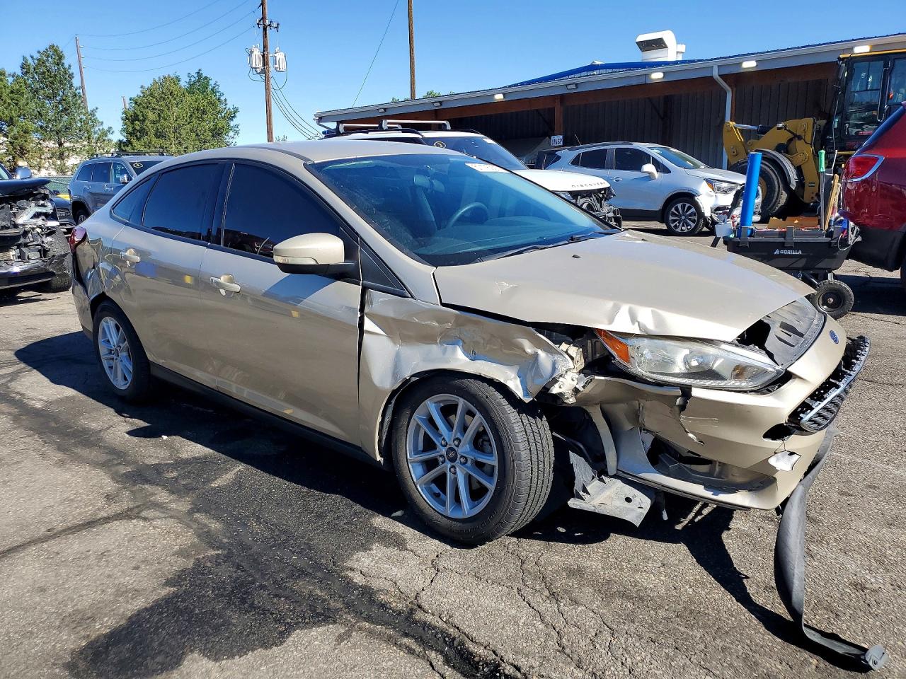 2017 Ford Focus Se Gold vin: 1FADP3F29HL343008