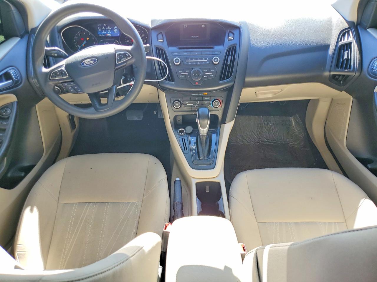 2017 Ford Focus Se Gold vin: 1FADP3F29HL343008