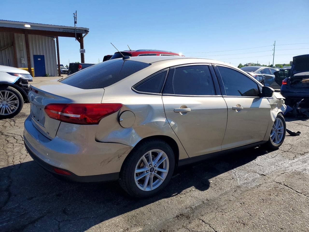 2017 Ford Focus Se Gold vin: 1FADP3F29HL343008