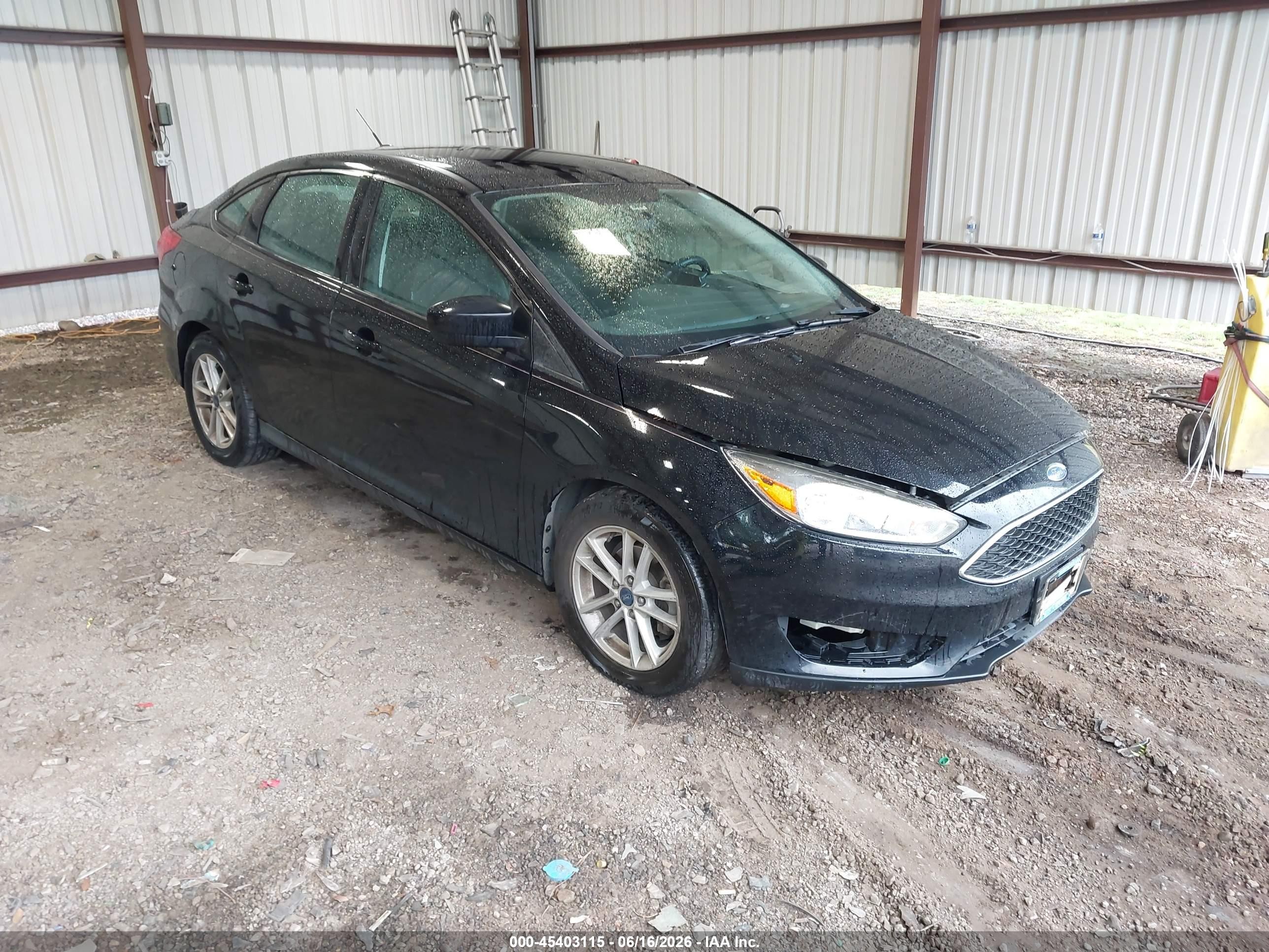 2018 Ford Focus Se Черный vin: 1FADP3F29JL298528