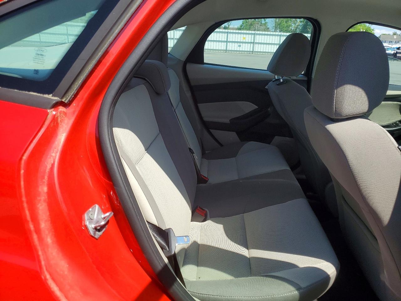 2014 Ford Focus Se Red vin: 1FADP3F2XEL102540
