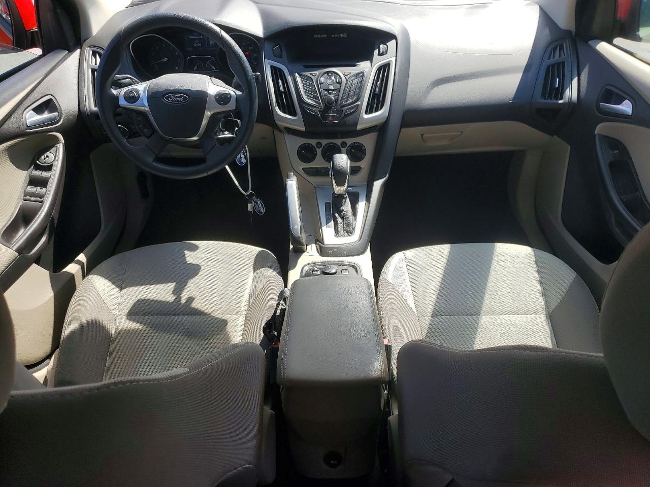 2014 Ford Focus Se Red vin: 1FADP3F2XEL102540