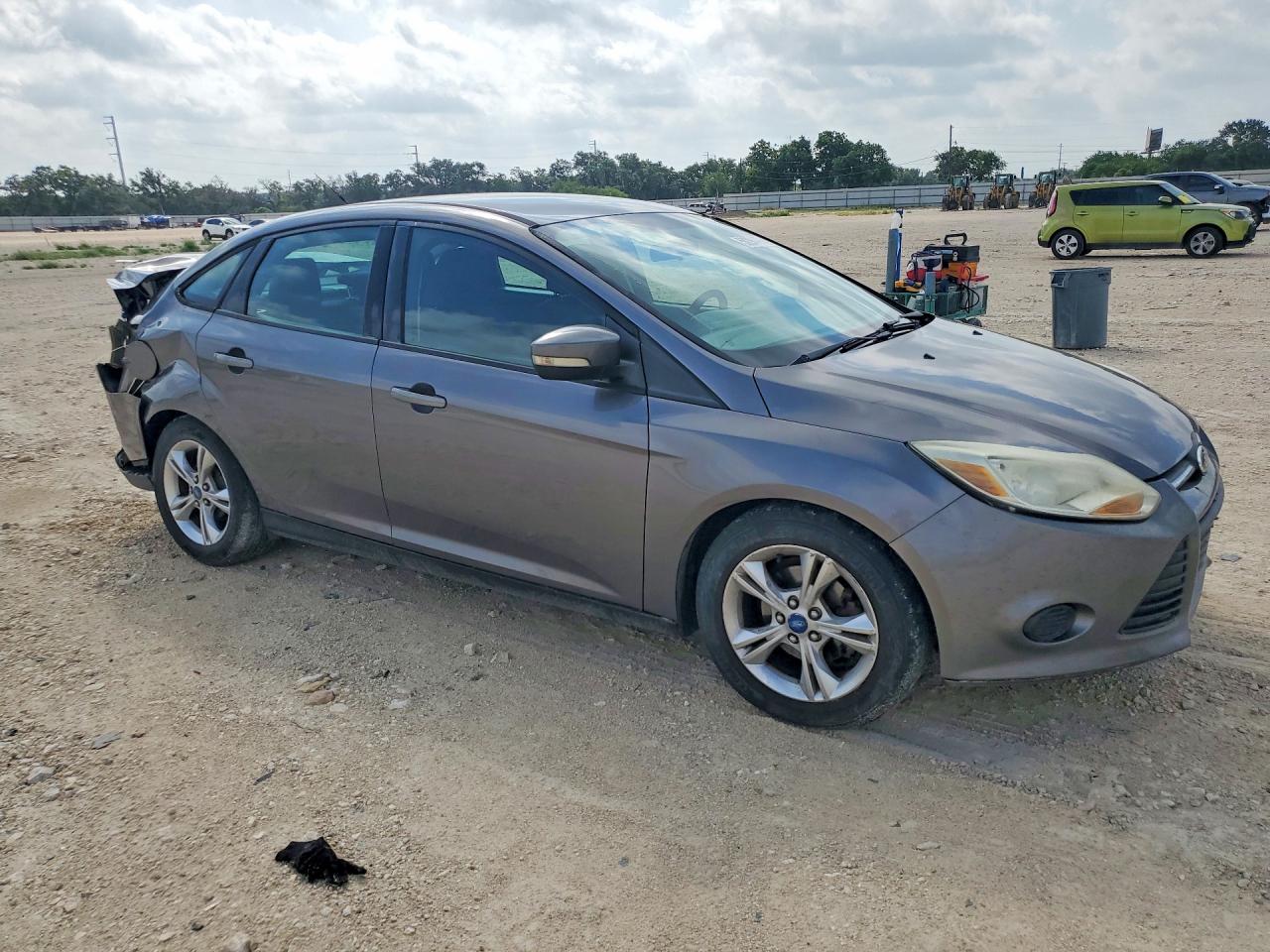 2014 Ford Focus Серый vin: 1FADP3F2XEL124568