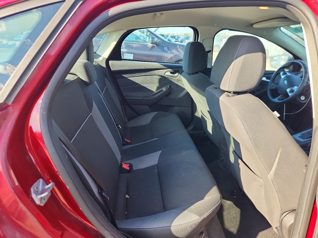 2014 Ford Focus Se Red vin: 1FADP3F2XEL181160