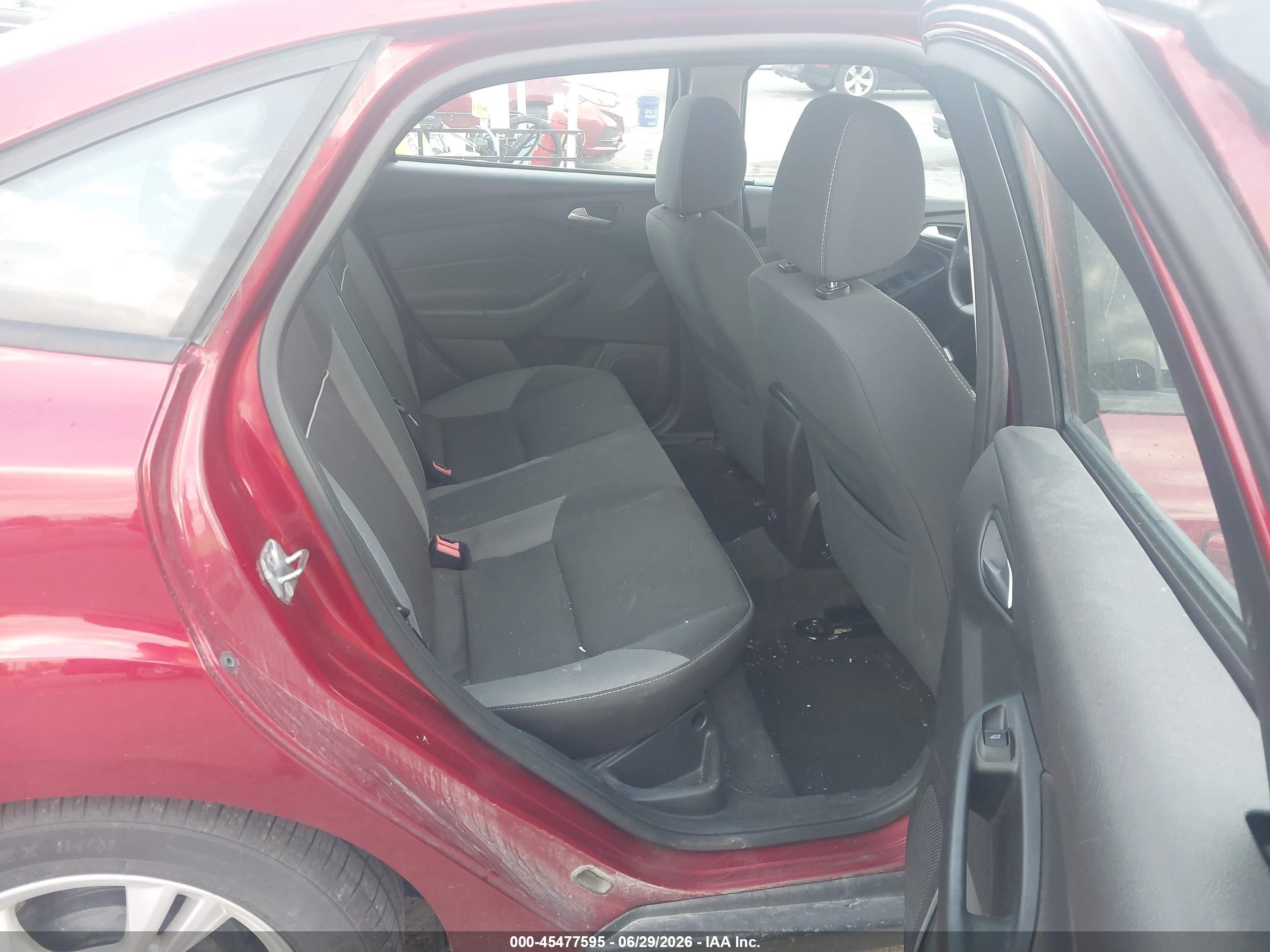 2014 Ford Focus Se Red vin: 1FADP3F2XEL193440