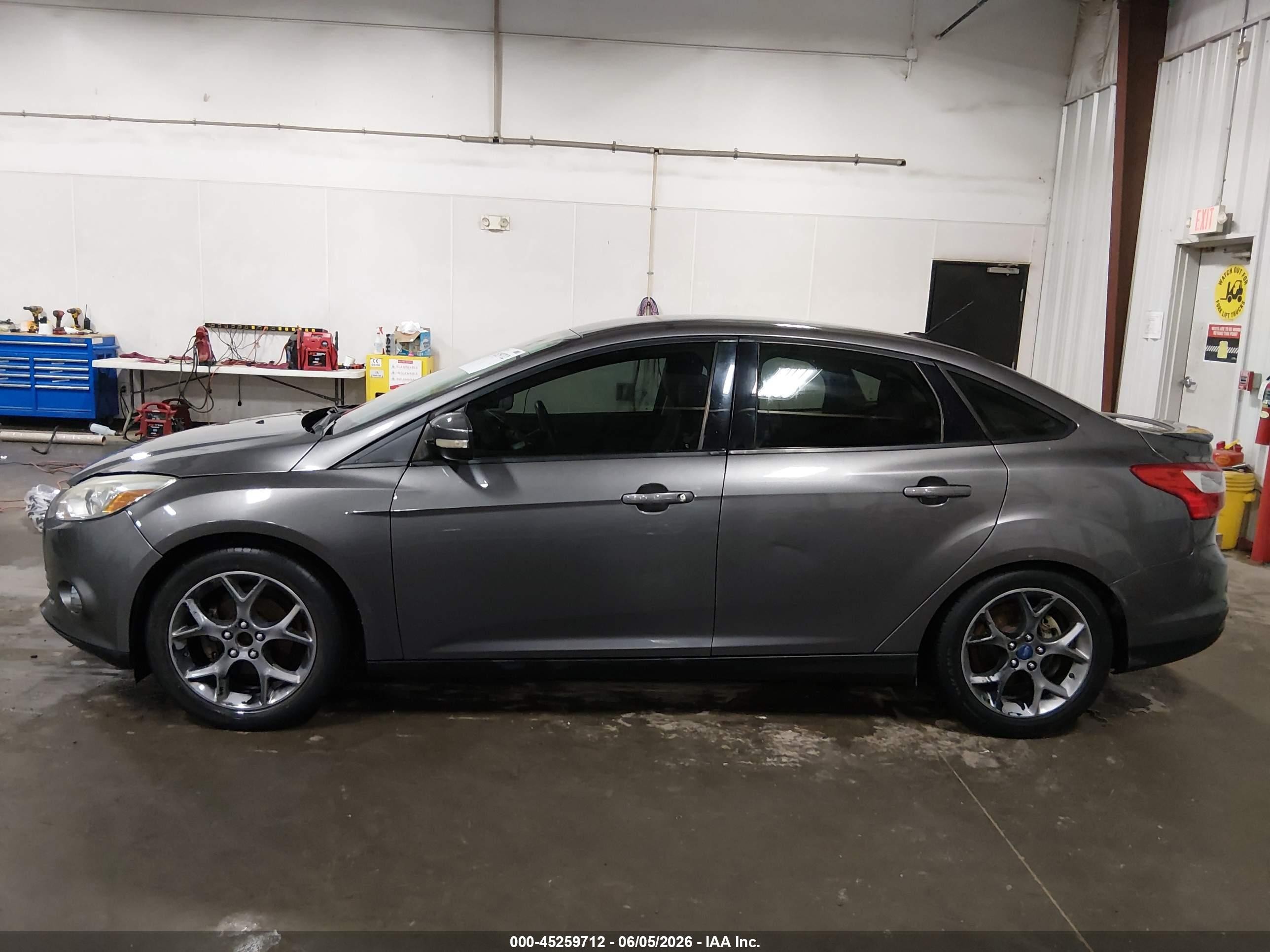 2014 Ford Focus Se Gray vin: 1FADP3F2XEL287348