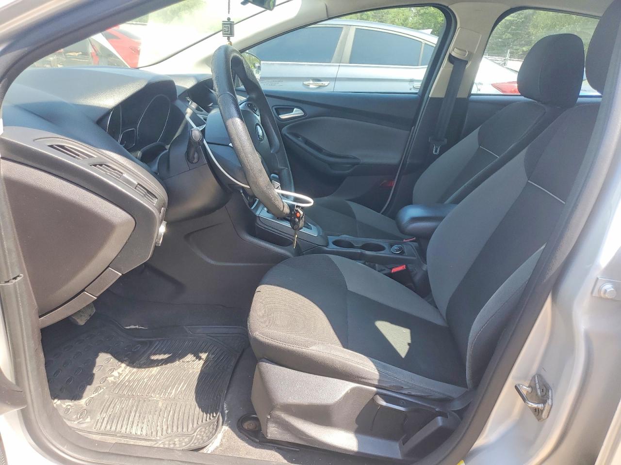 2014 Ford Focus Se Серебряный vin: 1FADP3F2XEL297135