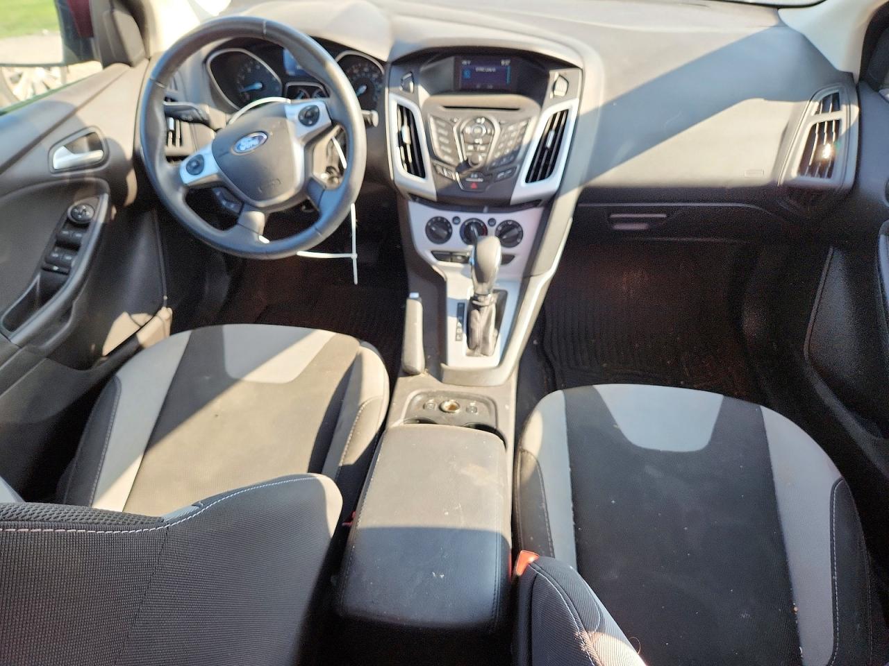 2014 Ford Focus Se Красный vin: 1FADP3F2XEL310904