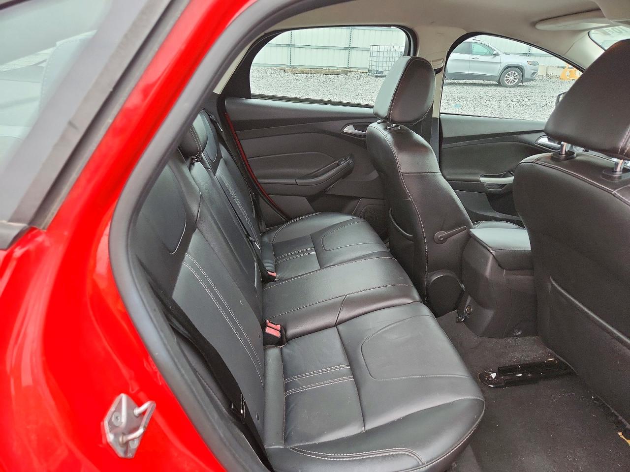 2014 Ford Focus Se Red vin: 1FADP3F2XEL318176