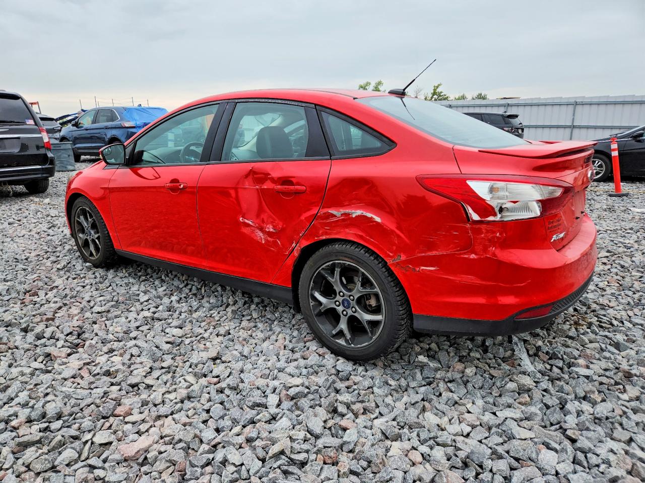 2014 Ford Focus Se Red vin: 1FADP3F2XEL318176