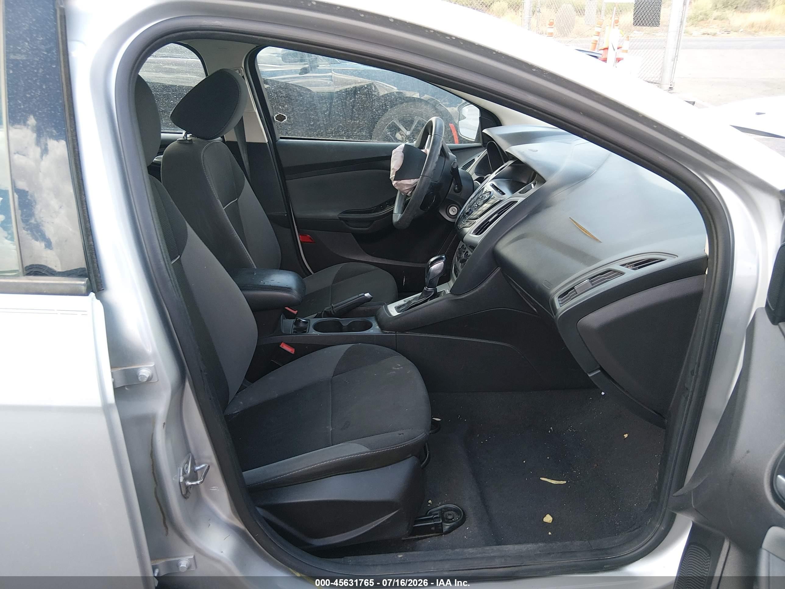 2014 Ford Focus Se Silver vin: 1FADP3F2XEL330277