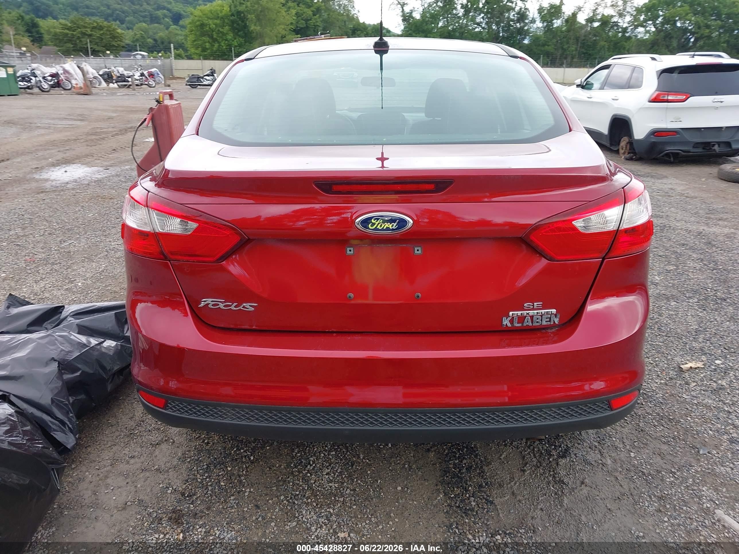 2014 Ford Focus Se Red vin: 1FADP3F2XEL354093