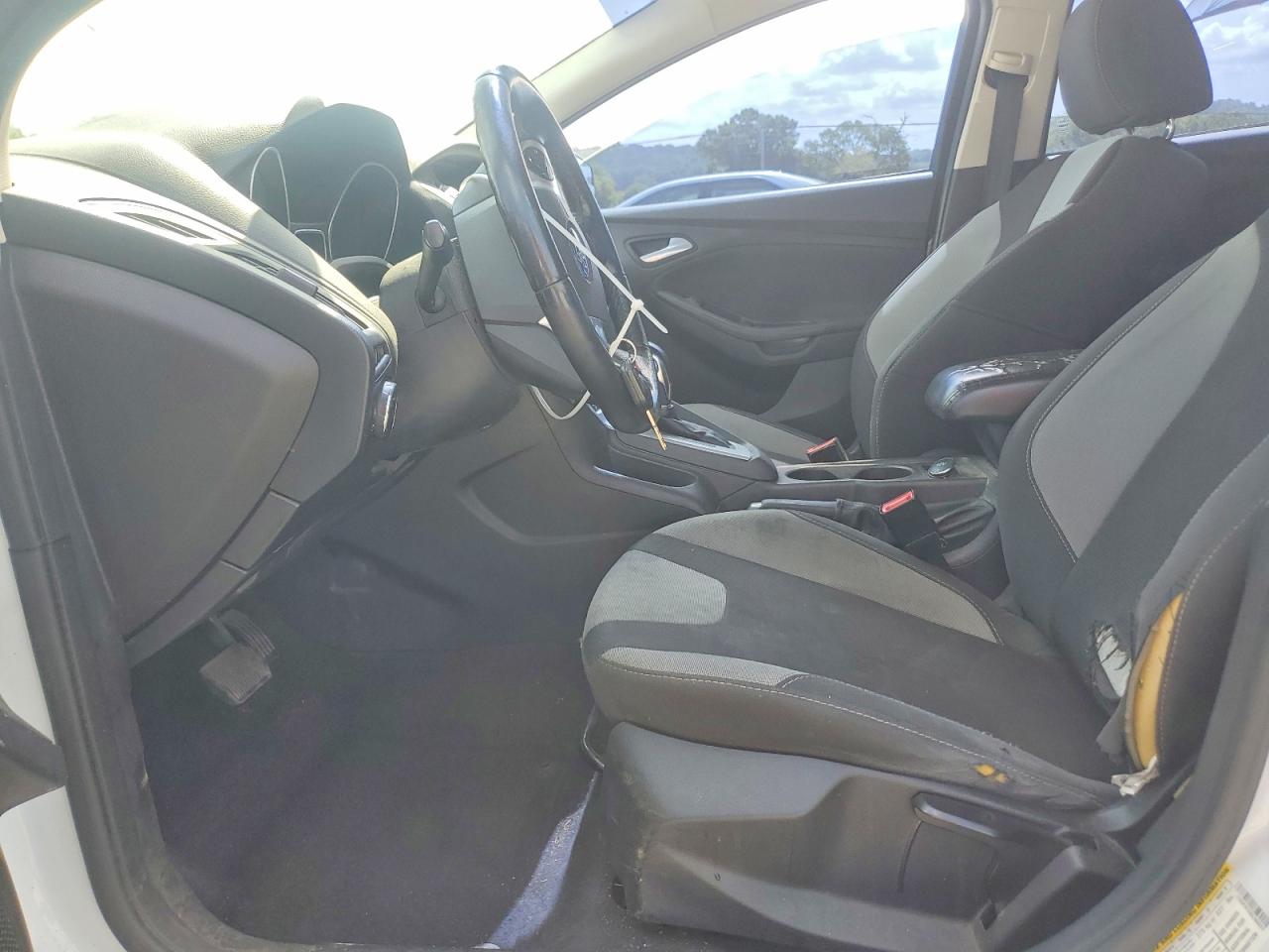 2014 Ford Focus Se White vin: 1FADP3F2XEL368317