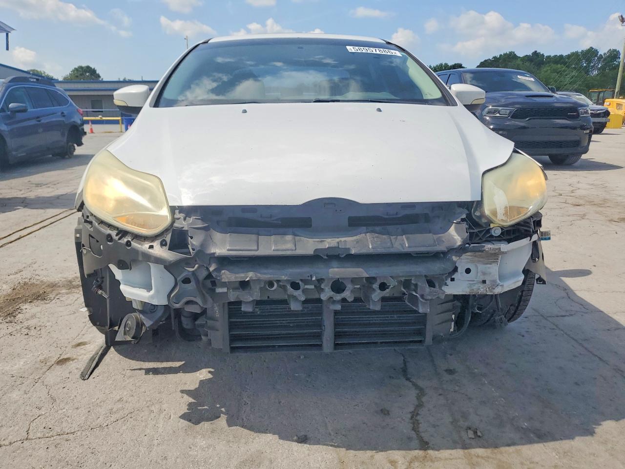 2014 Ford Focus Se White vin: 1FADP3F2XEL368317