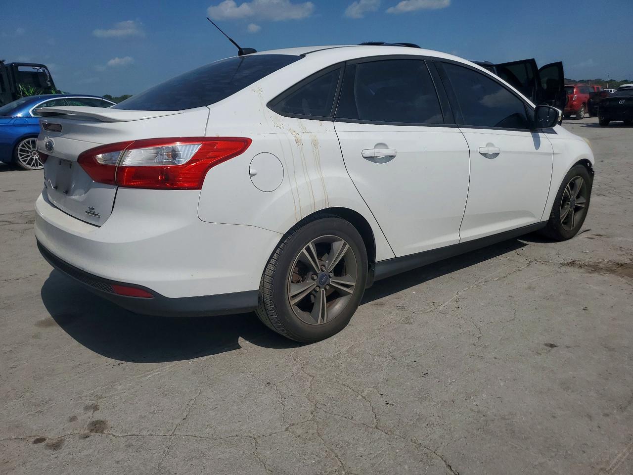 2014 Ford Focus Se White vin: 1FADP3F2XEL368317