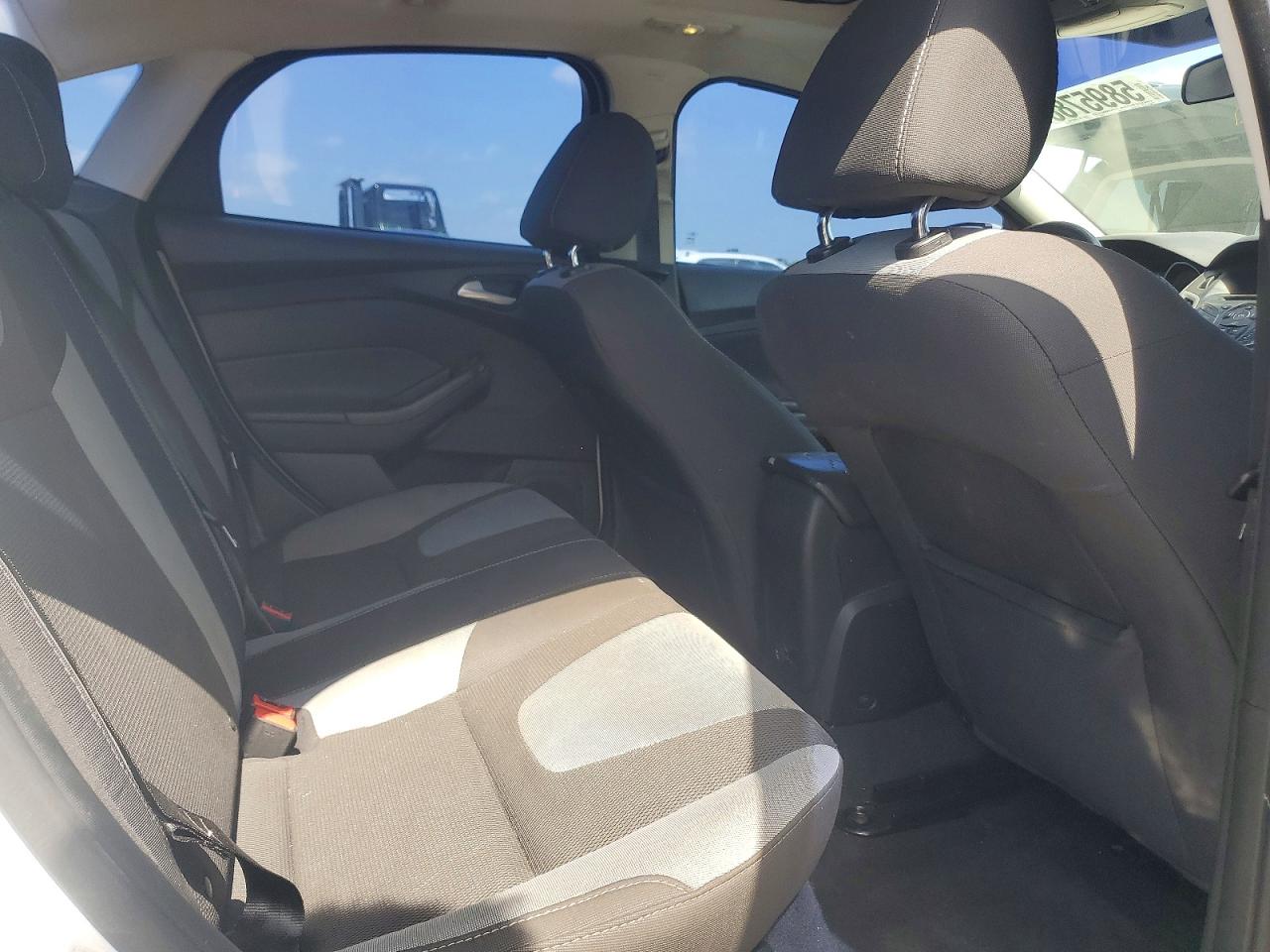 2014 Ford Focus Se White vin: 1FADP3F2XEL368317
