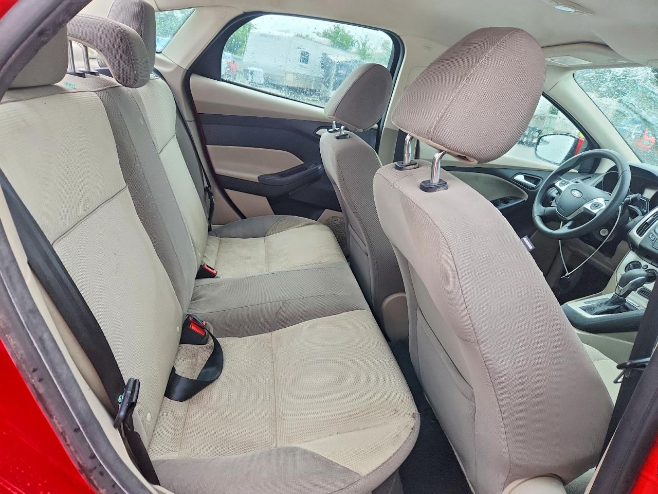 2014 Ford Focus Se Red vin: 1FADP3F2XEL373453