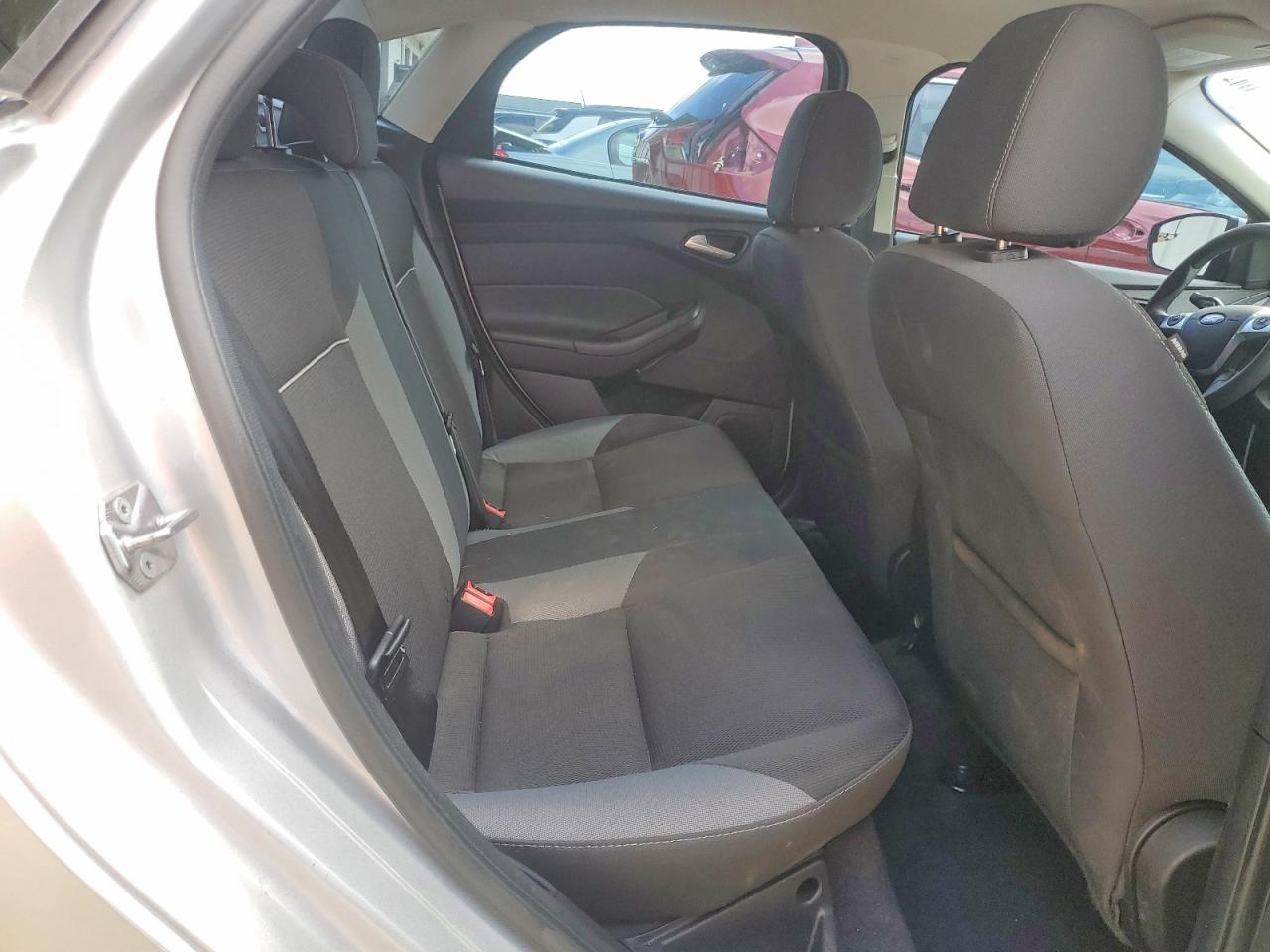 2014 Ford Focus Se Silver vin: 1FADP3F2XEL393069