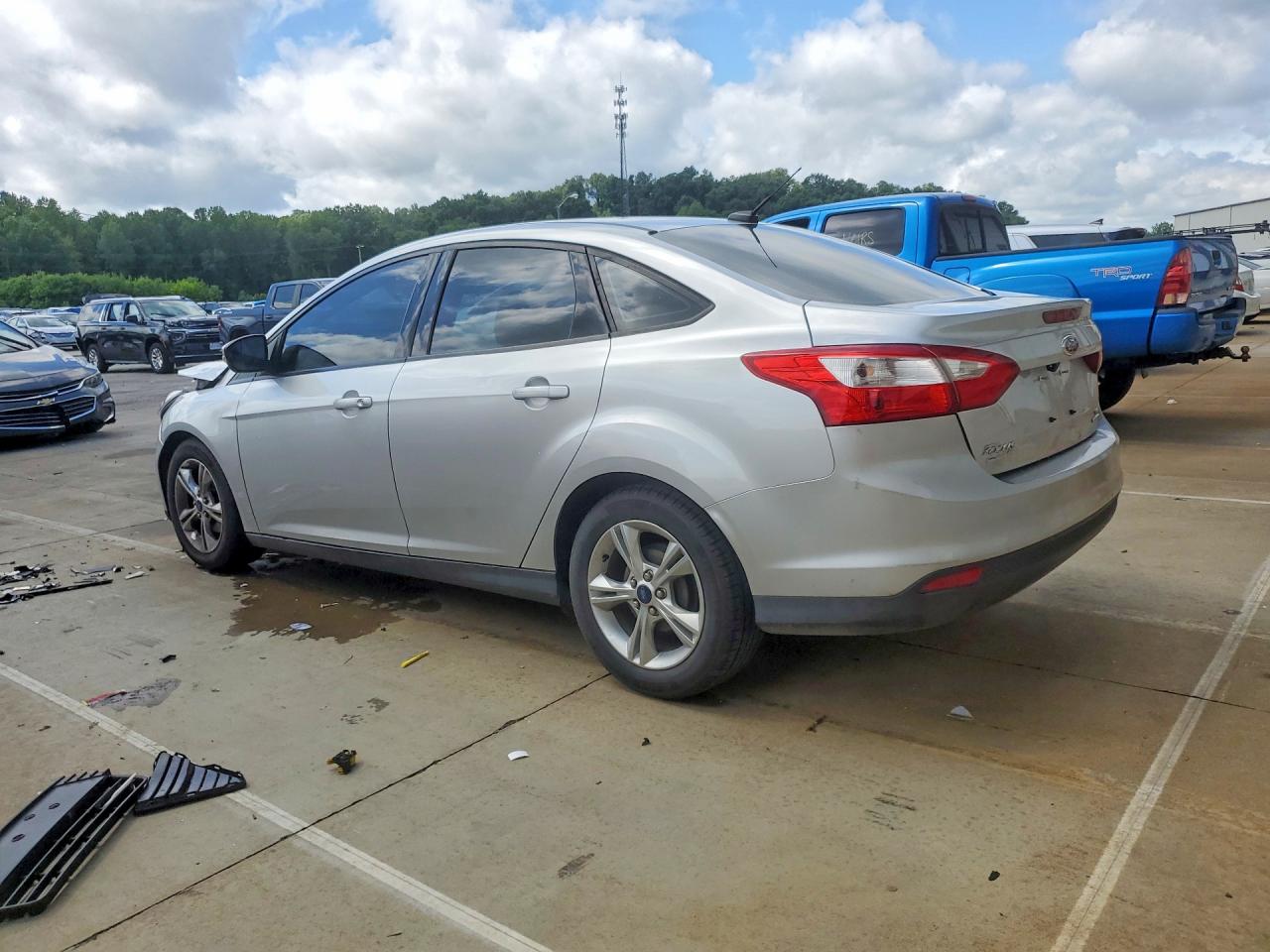 2014 Ford Focus Se Silver vin: 1FADP3F2XEL393069