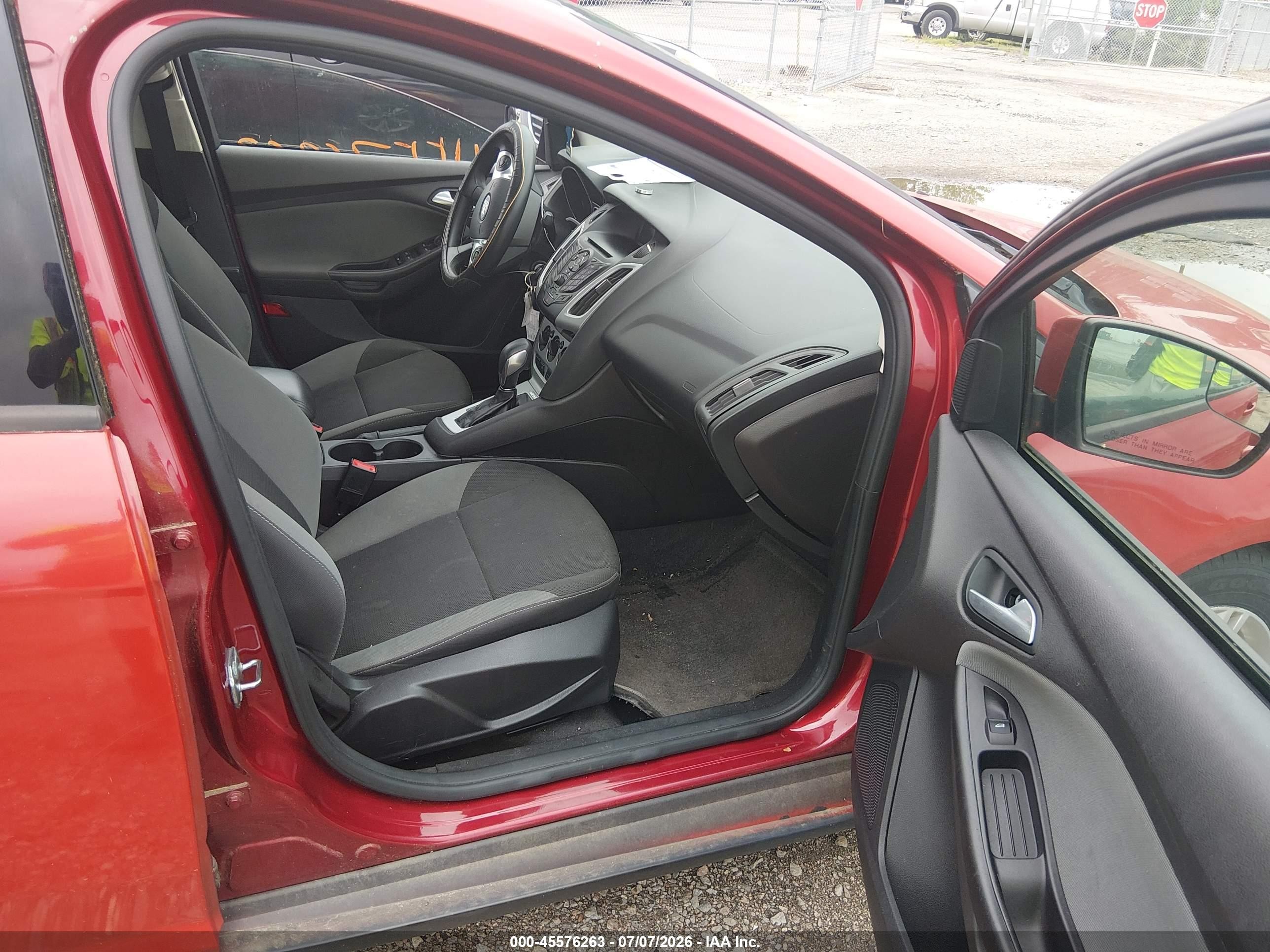 2014 Ford Focus Se Red vin: 1FADP3F2XEL410727