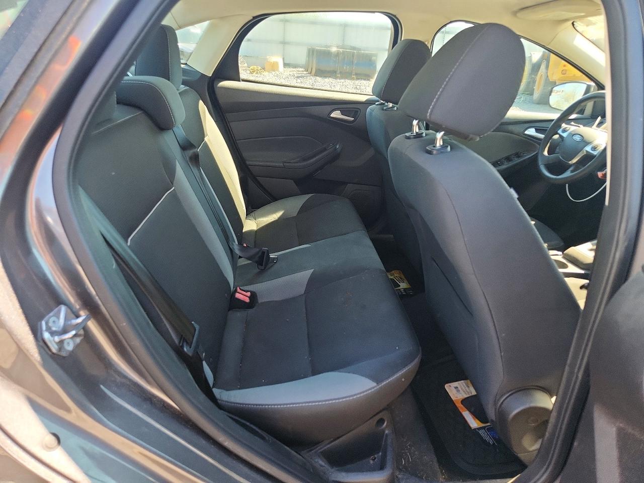 2014 Ford Focus Se Silver vin: 1FADP3F2XEL410873