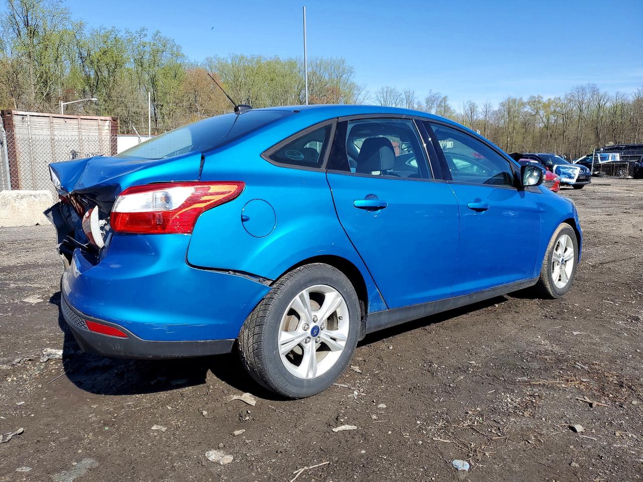 2014 Ford Focus Se Blue vin: 1FADP3F2XEL427009